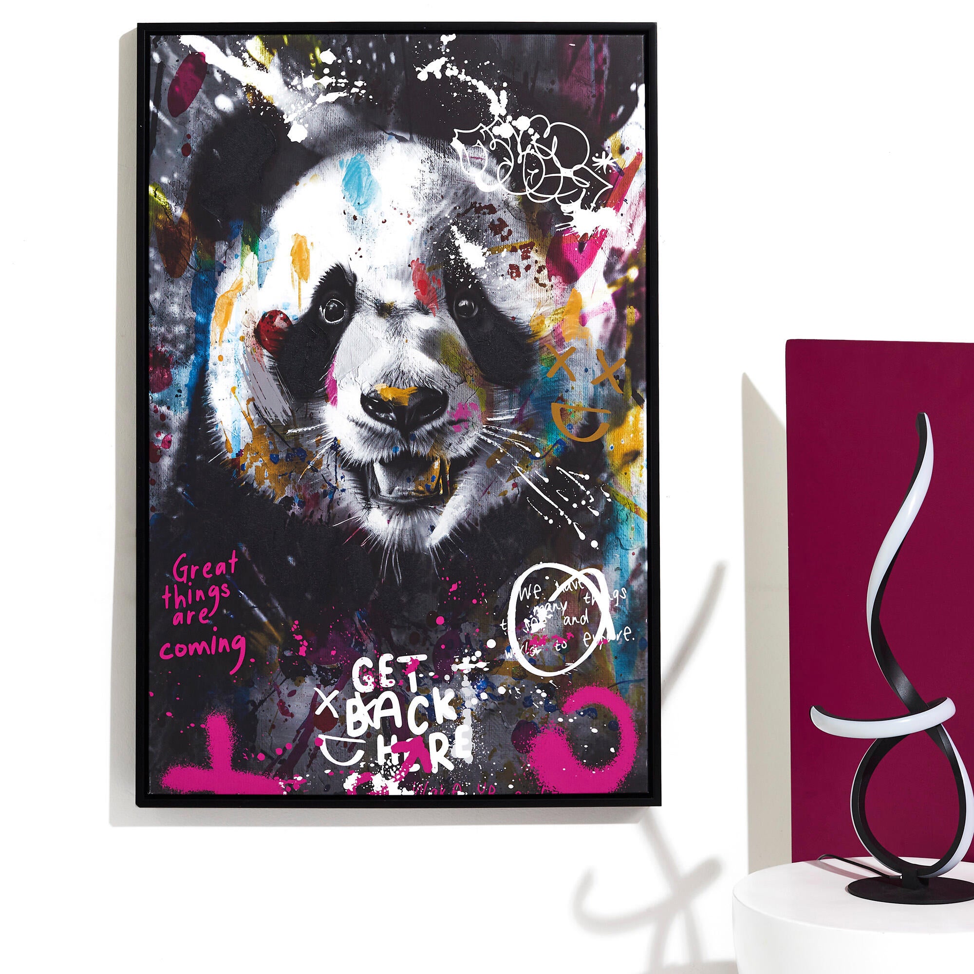Cuadro pintura impresa enmarcada animales rectangular de 60 x 90 cm. poliestireno panda blanco y negro con grafiti a todo color. marco color negro