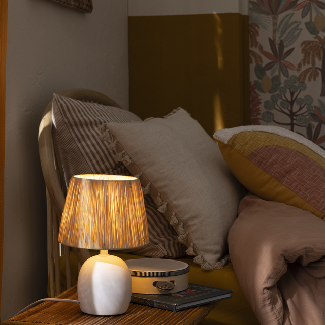 Lampka stołowa Poki E14 biała rafia Inspire