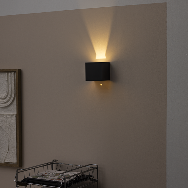 Applique LED design Kubbo nero IP20, 900 lumen, INSPIRE
