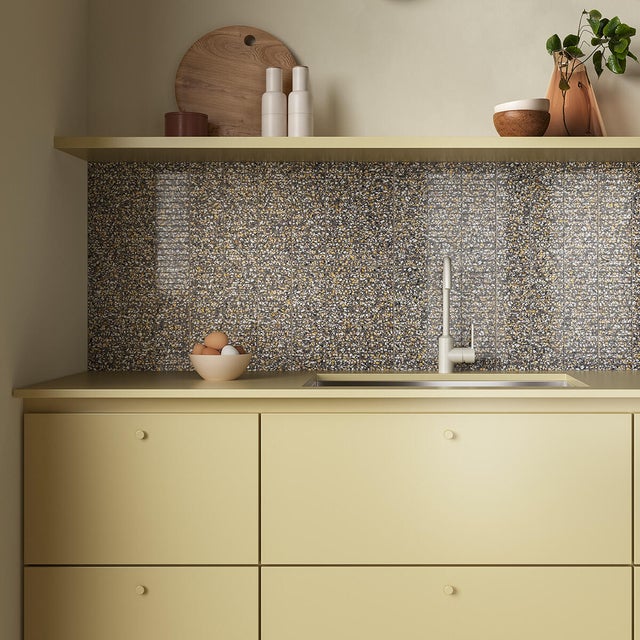 Piastrella Mosaico in marmo Terrazzo Stick Monterosso grigio chiaro e nero e rosa lucido e satinato L 29.5 x L 30.5cm x Sp. 7 mm