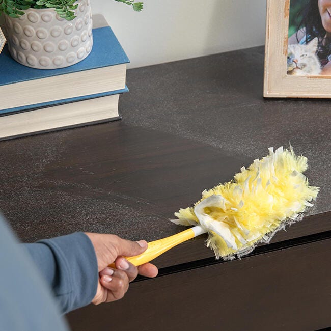 Pulizia Polvere Punti Difficili Swiffer Duster Piumini , 25 Piumini, Cattura E Intrappola Polvere E Sporco, Raggiunge I Punti Più Difficili Della Casa, Maxi Formato Cattura Polvere Idee Regalo Uomo