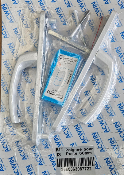 Poignée alu blanche avec cylindre pour porte de service PVC ép 60 mm