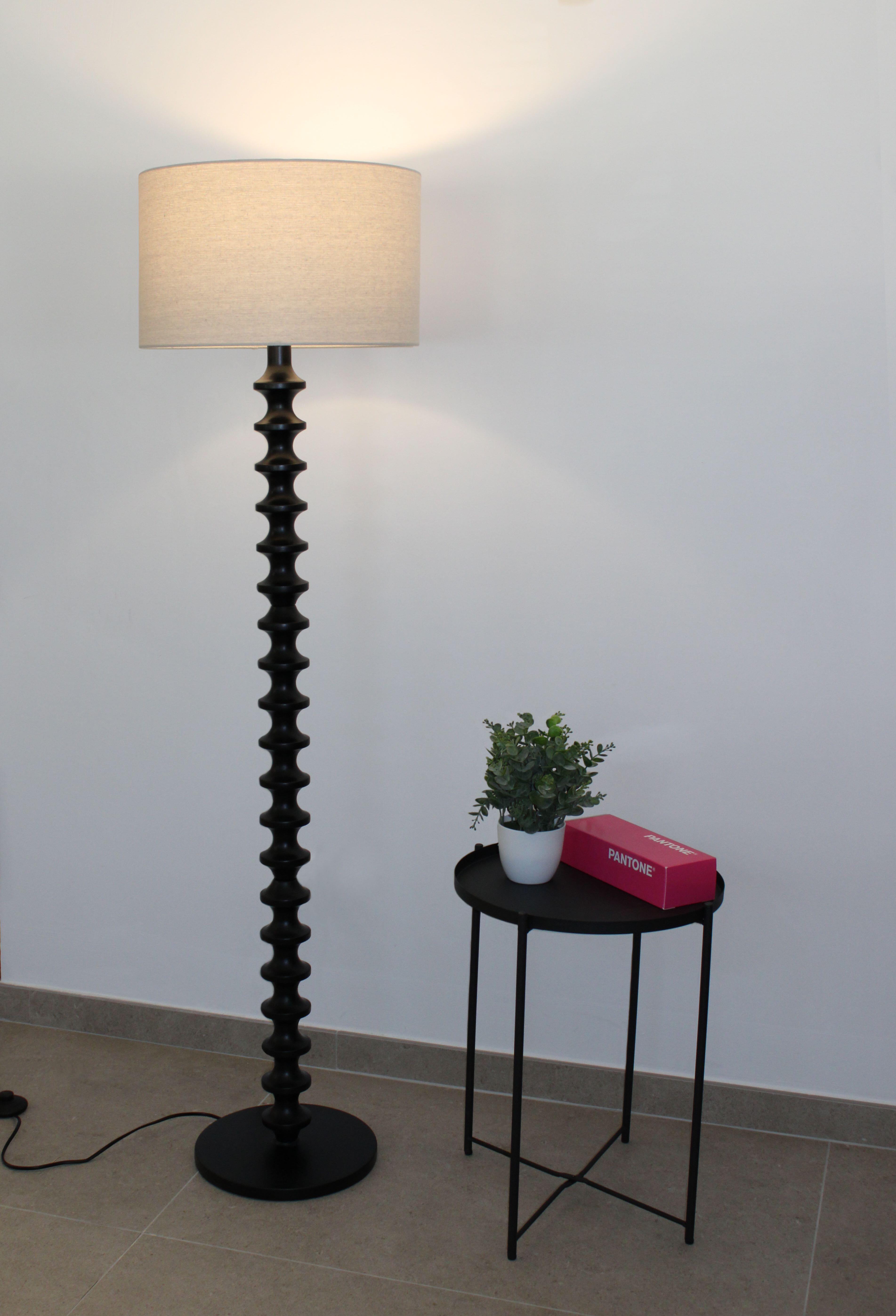 Lámpara De Pie Engdahl Pantalla Beige | Lúzete