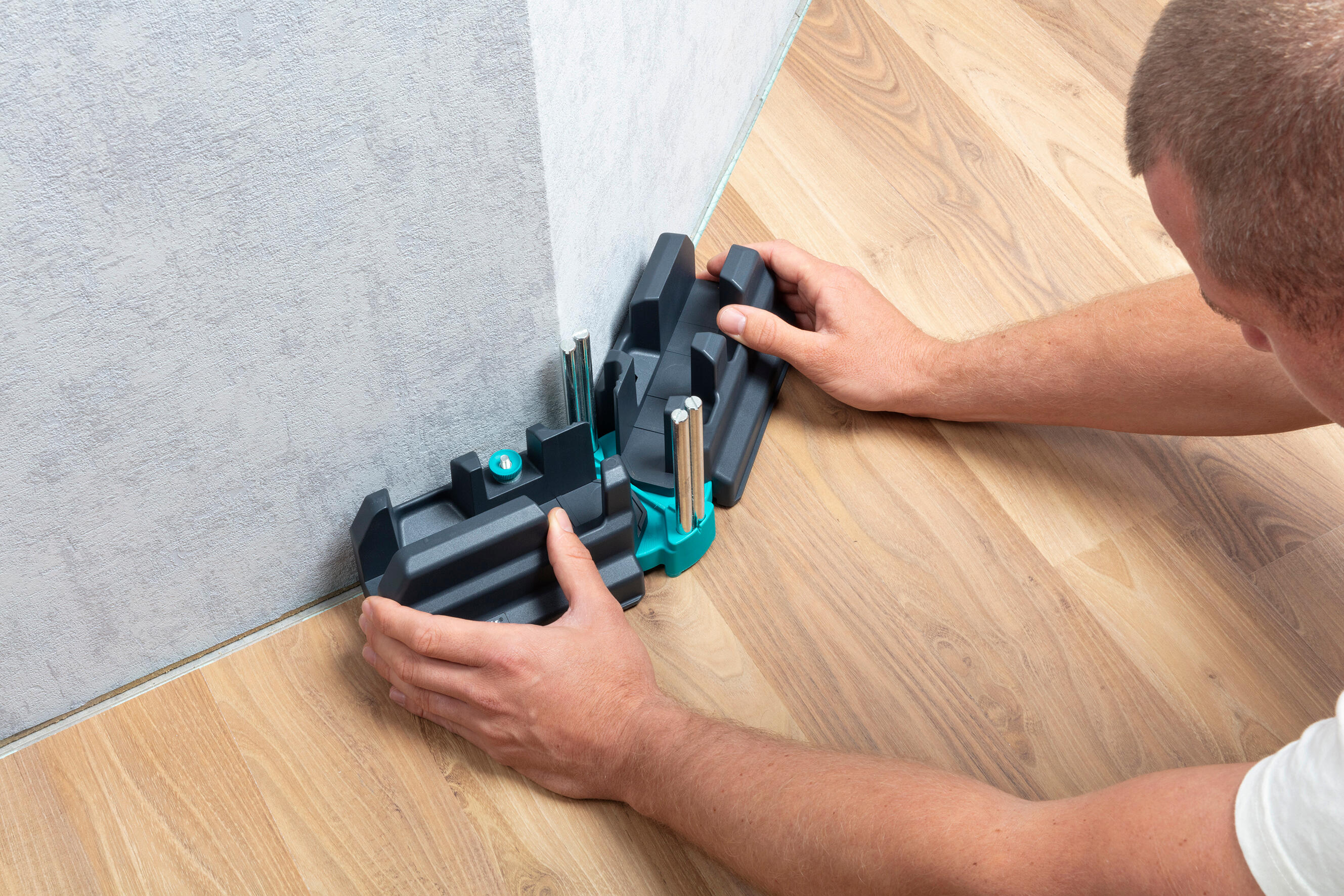 Fausse équerre et boite à onglets pour plinthes WOLFCRAFT, hauteur max 10 cm - 10