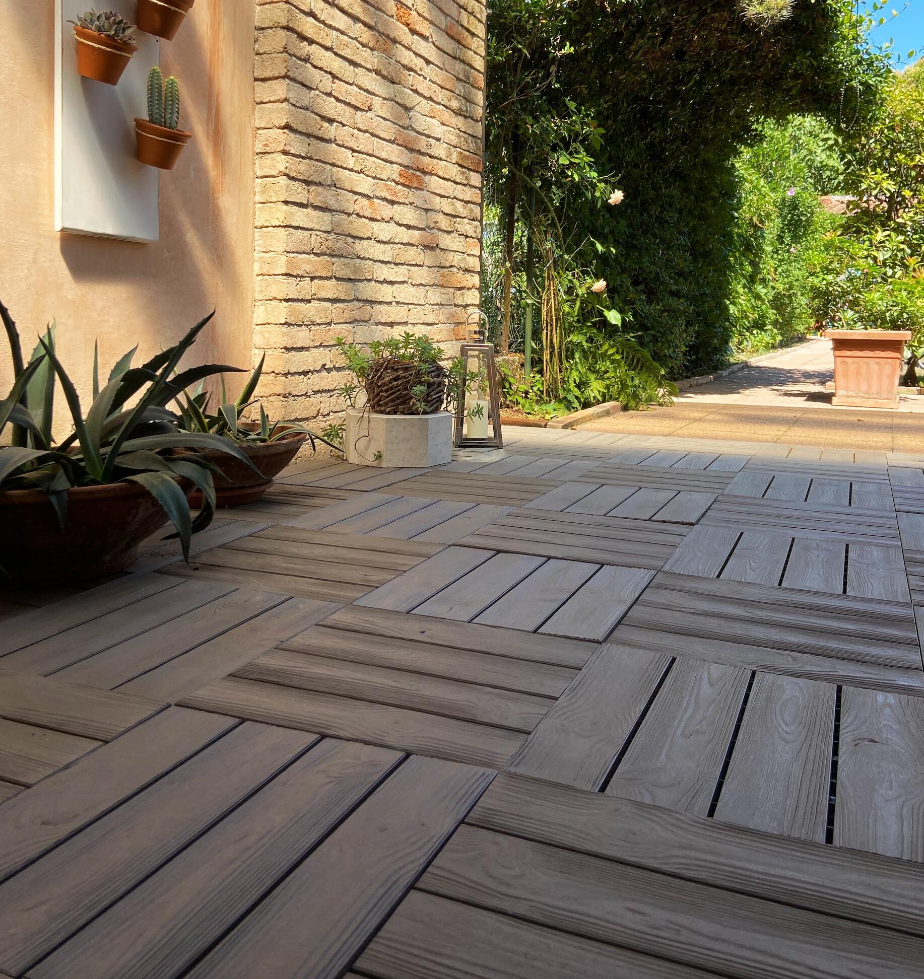 Baldosa encajable composite 38 x 38 cm y 25 mm beige onek