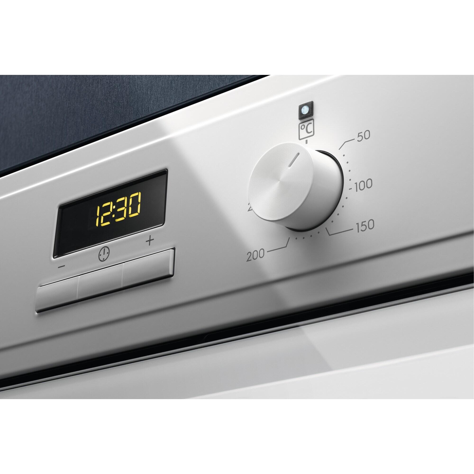 Forno de encastrar multifunções 65 litros 59,6x56.9x59.4 cm branco Electrolux EOF3H40BW - 3