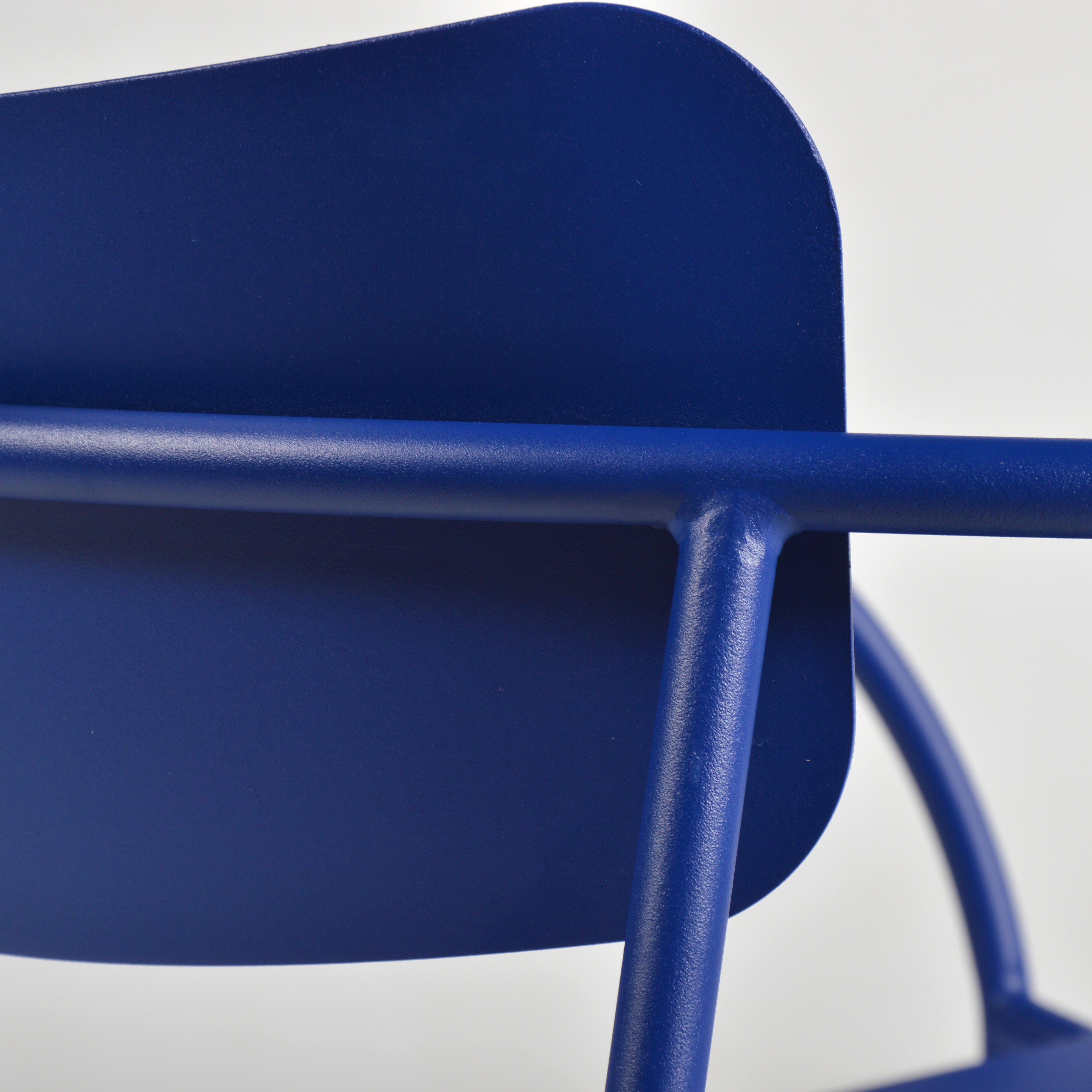 Fauteuil bas de jardin ARCANE Majorelle en acier bleu - 9