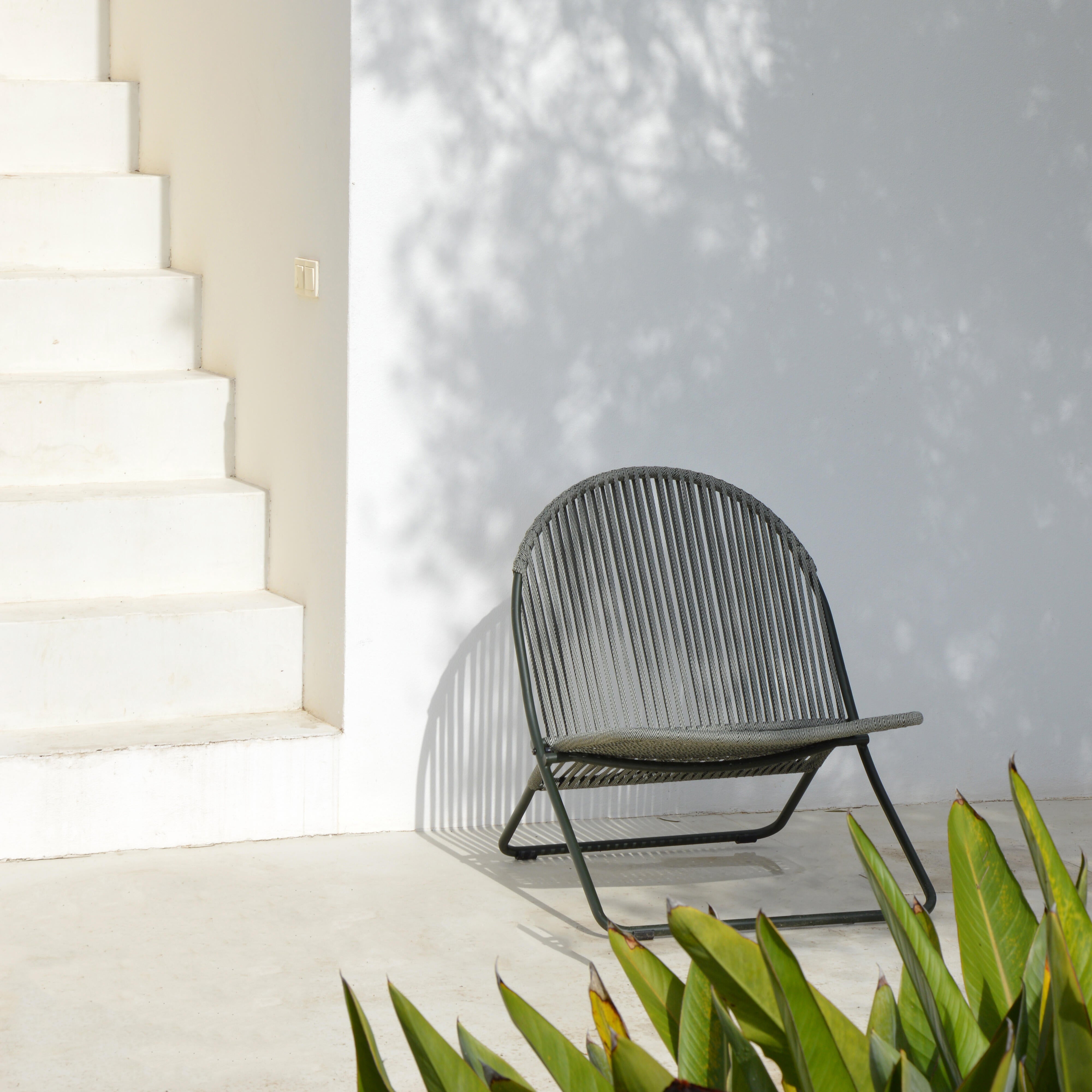 Fauteuil bas de jardin ARCANE Bulle en acier vert - 5
