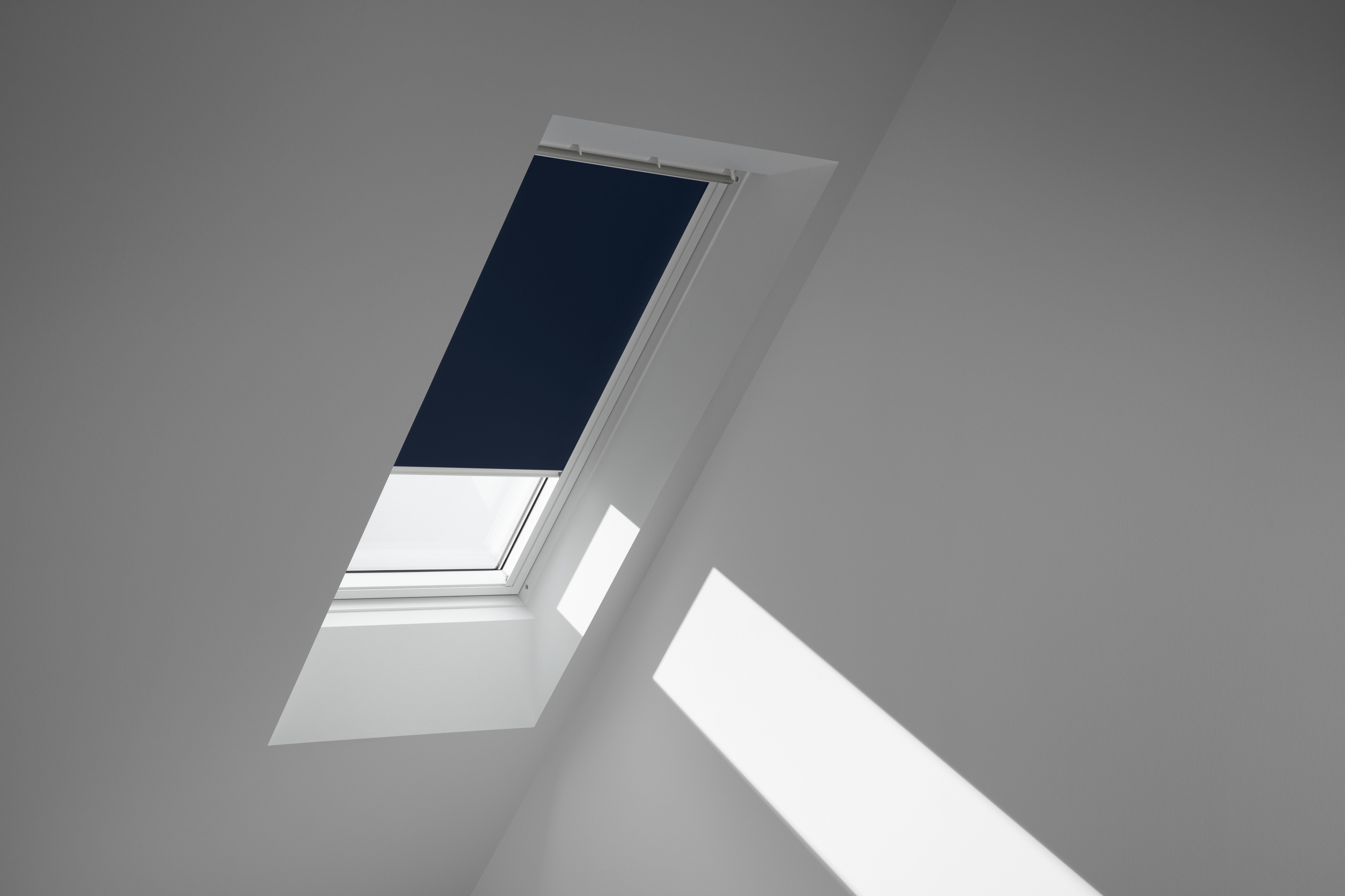 Store occultant VELUX DKL MK04 bleu foncé L78xH98cm - 2