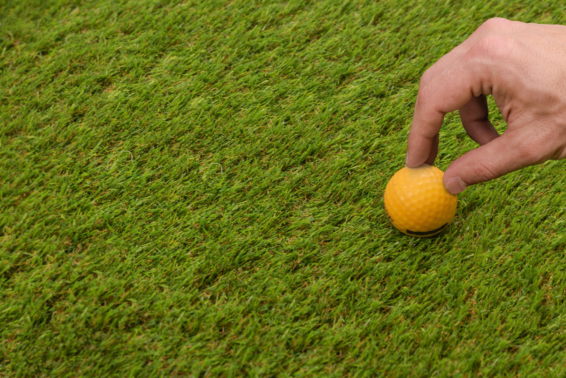 Rollo de Césped artificial RONDA 2x5m de 18 mm de altura de fibras y 26250 puntadas m2 - 7