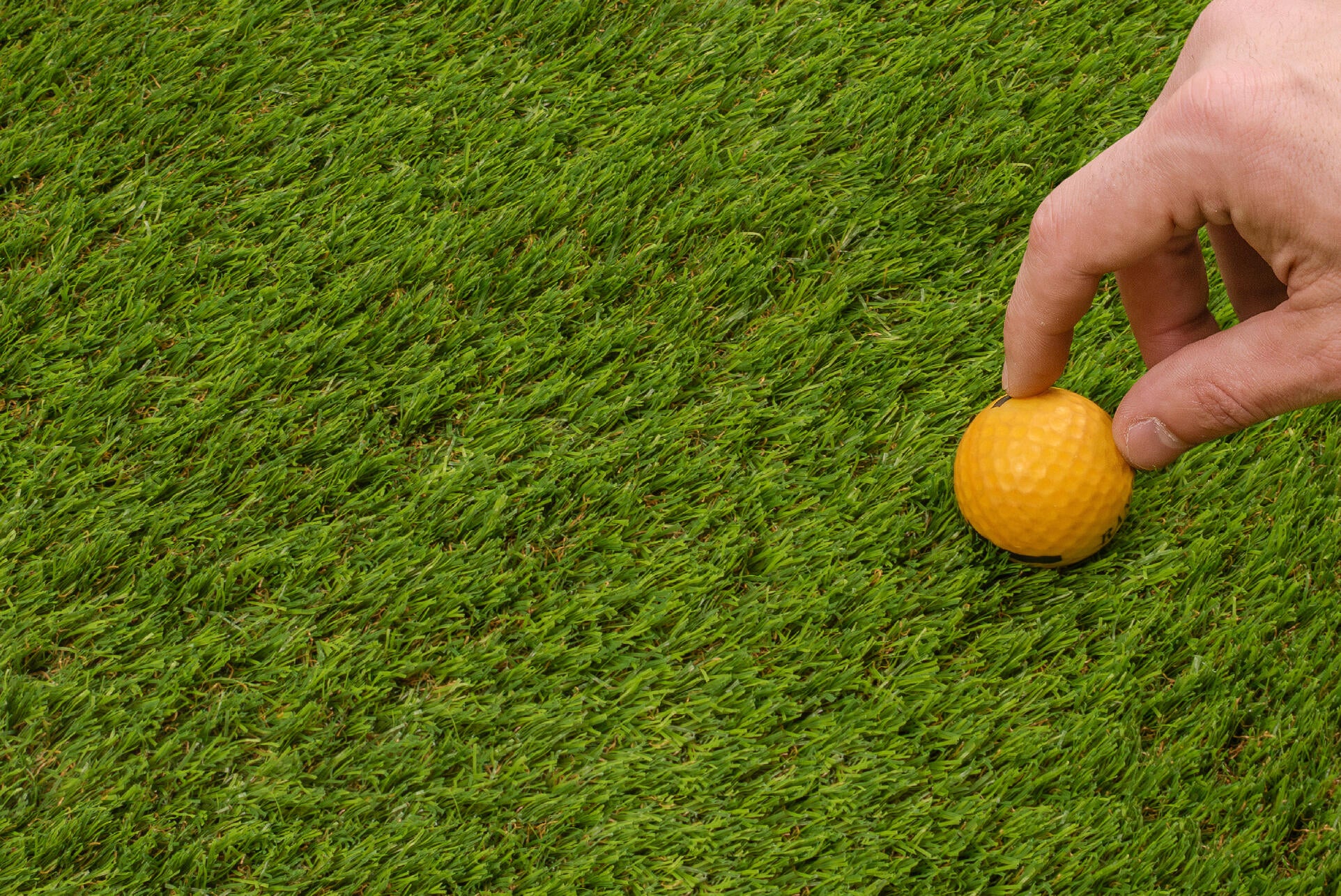 Rolo de relva artificial CADIZ 20MM 2X5M 17850 pontadas m2 e 11500 DTex - 19