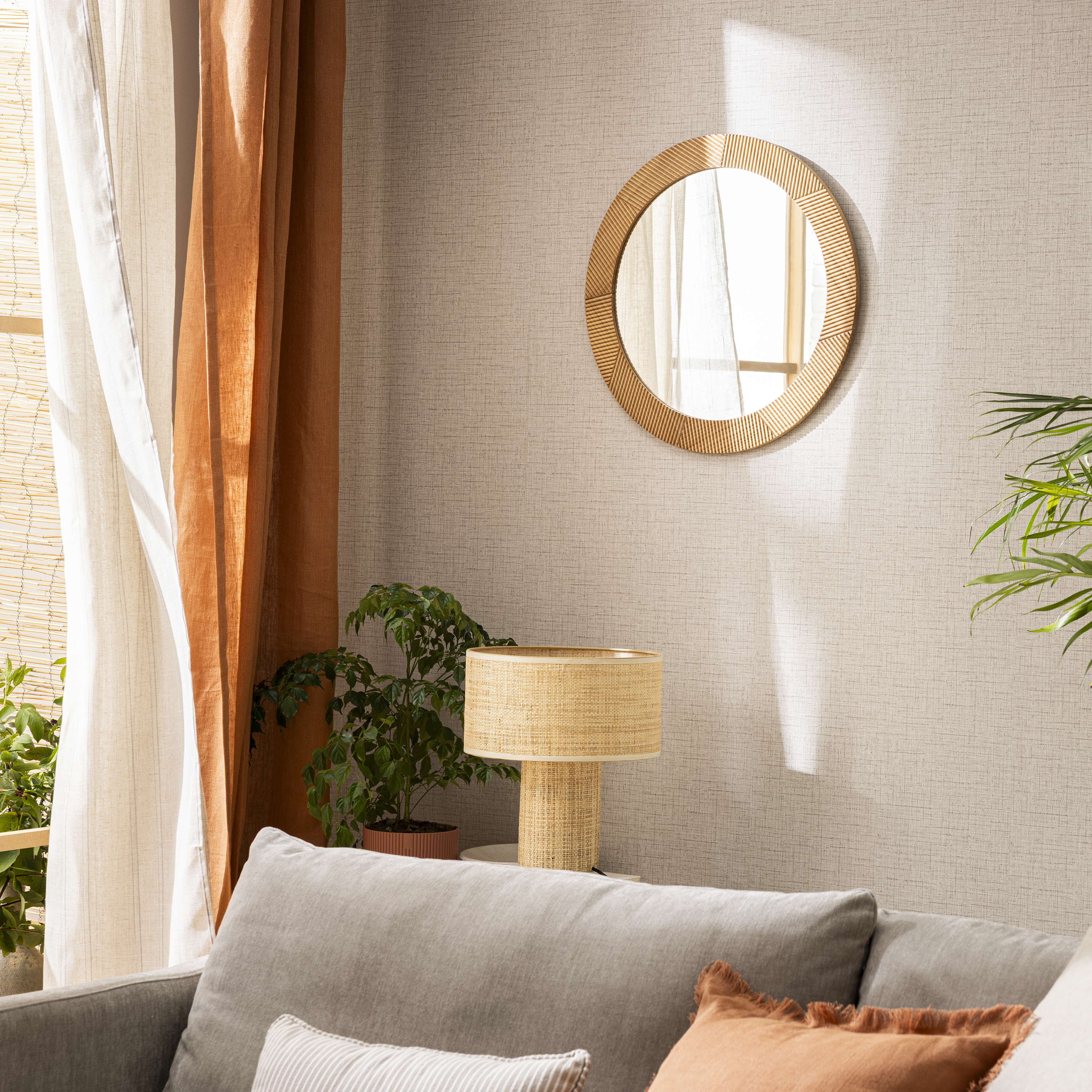 Espejo enmarcado de pared redondo Gravy madera natural mate INSPIRE de 60 cm de diámetro - 2