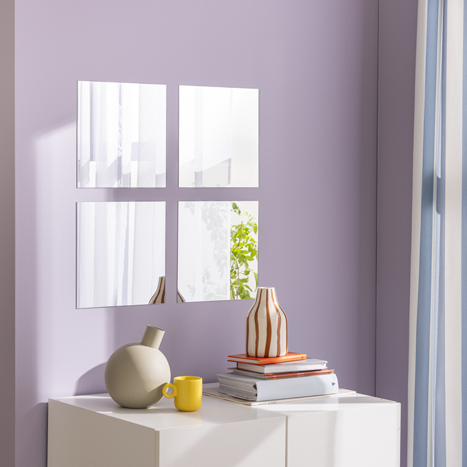 nowoczesny salon z lustrami
