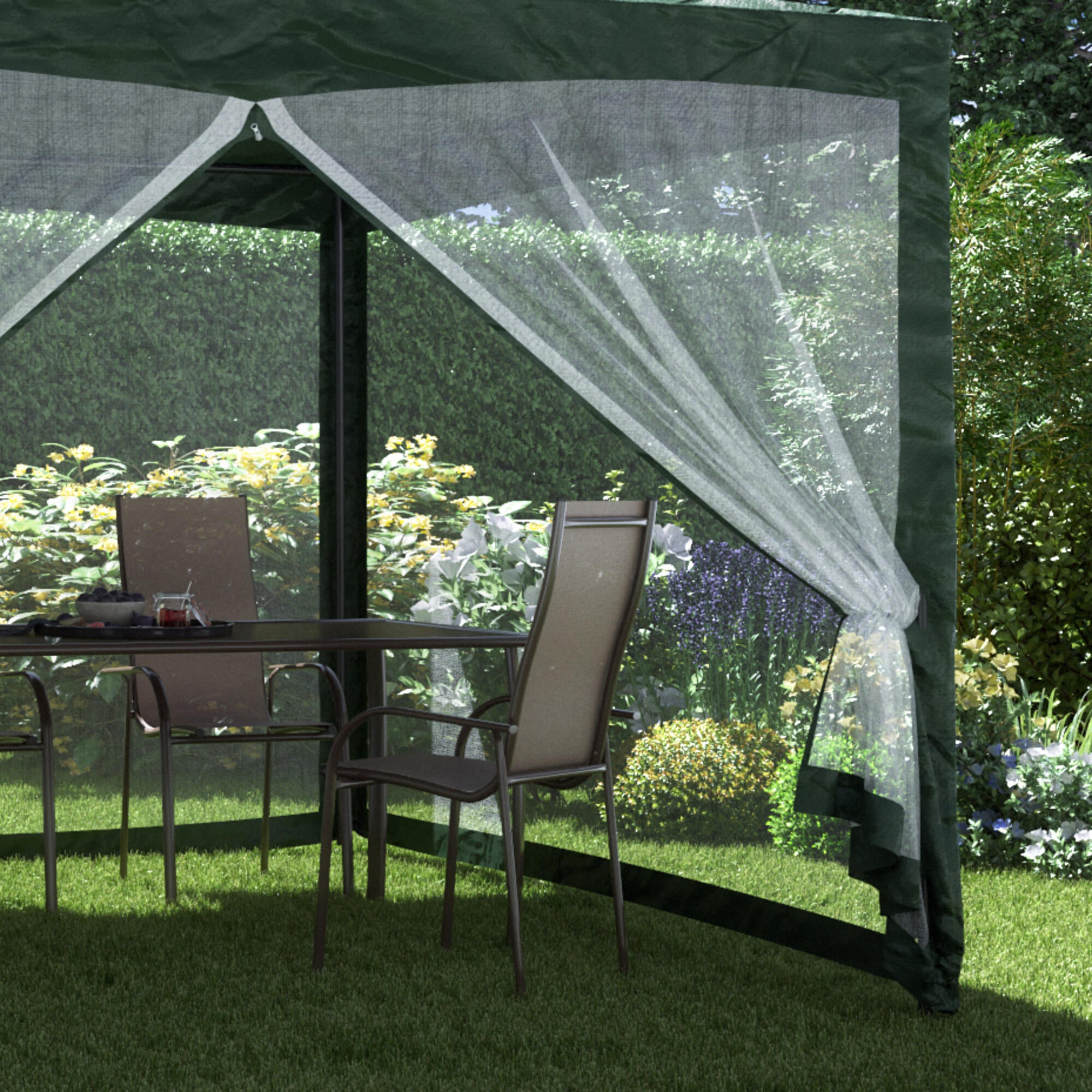 Widok z boku na pawilon ogrodowy o wymiarach 300x300x250 cm z zielonym stelażem i rozsuniętą białą moskitierą, z zestawem stołu i krzeseł w środku, ustawiony na trawniku w otoczeniu kwitnących krzewów. - 3