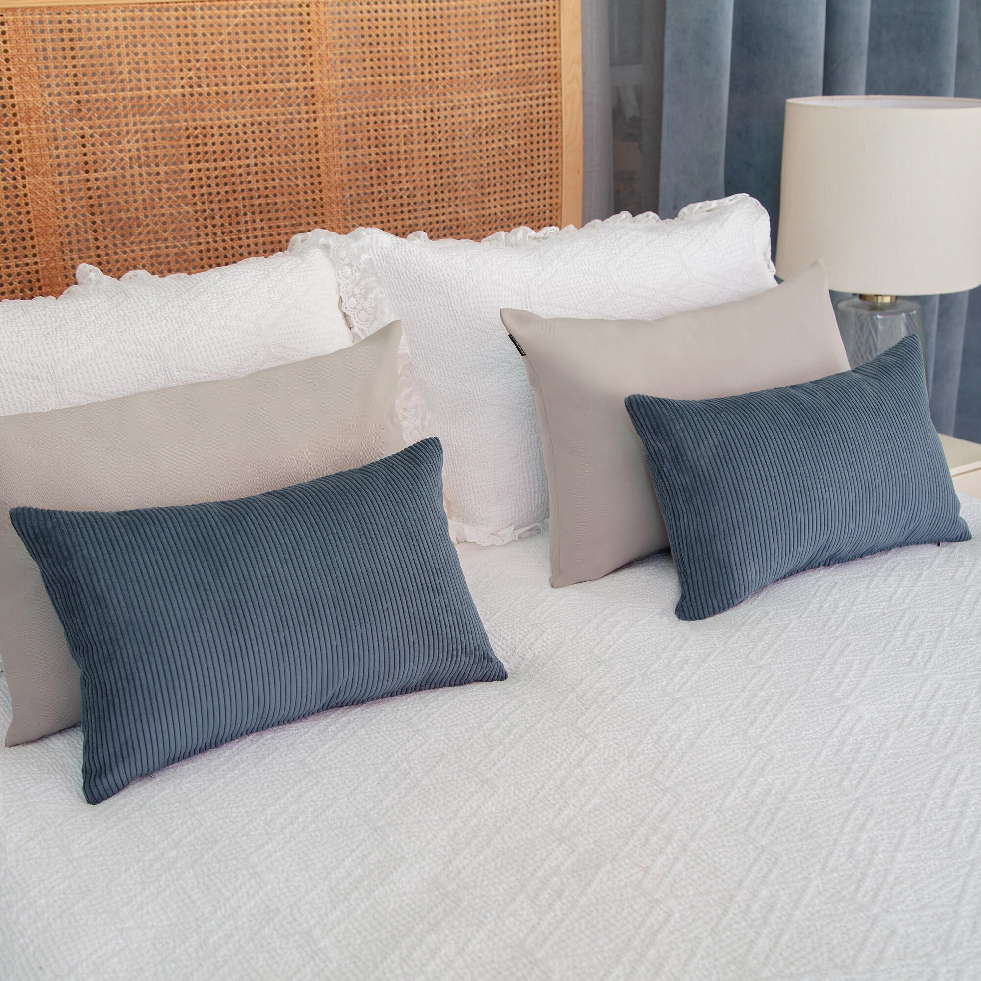 Cojín decorativo rectangular Elio pana poliéster liso azul 50x30cm - 3