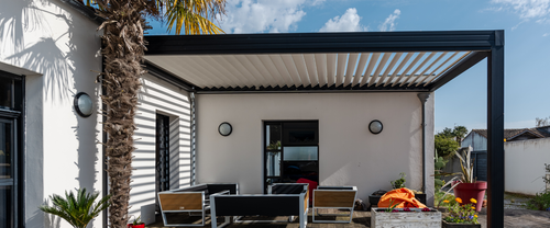 Pérgola bioclimática: guía completa de instalación y sus beneficios para tu proyecto exterior