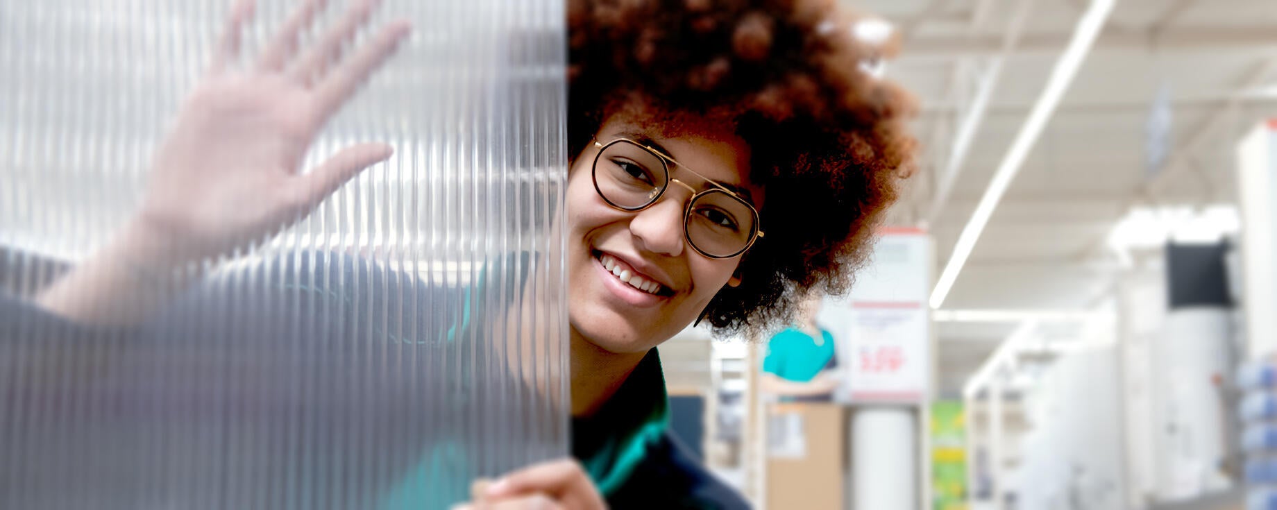 collaboratrice souriante