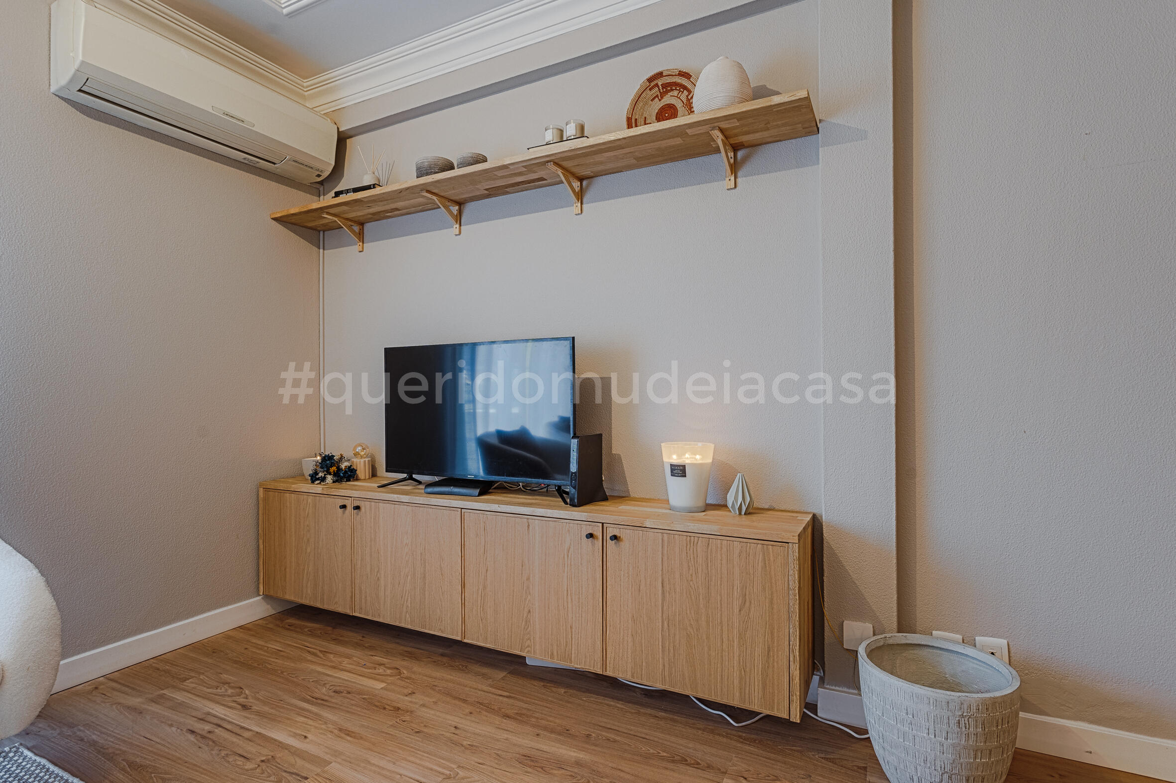 Vela perfumada Sign smooth musk lily XL 1150g 70h branca - 5