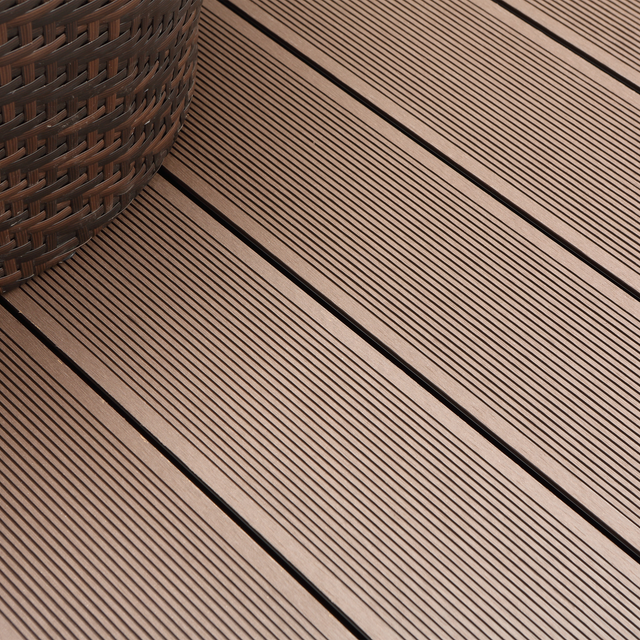 Listone con fissaggio a clip da esterno in composito di legno e plastica (wpc) effetto legno marrone scuro L 240 x L 14.5 cm x Sp. 21 mm DOLMA