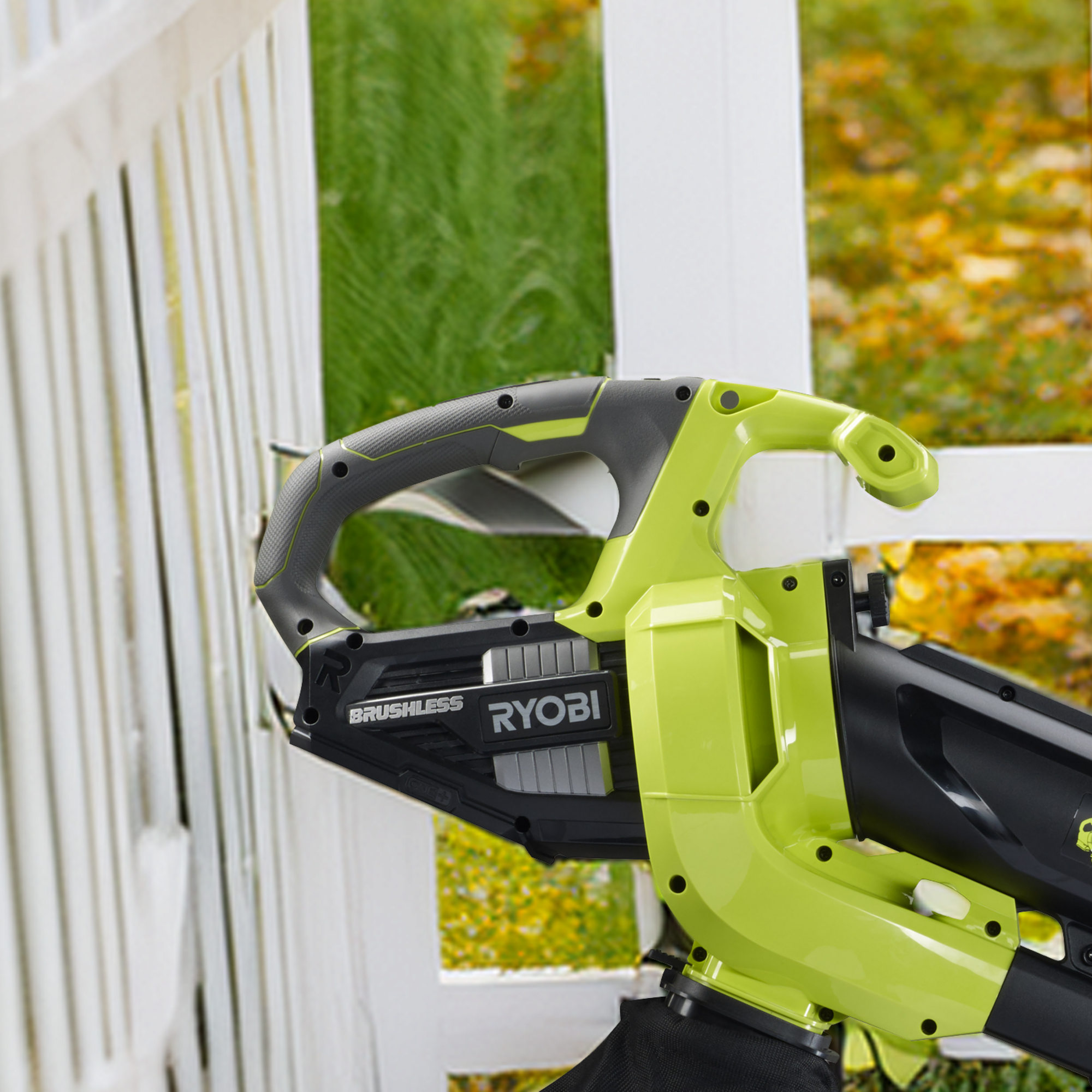 Górna część akumulatorowego odkurzacza Ryobi.