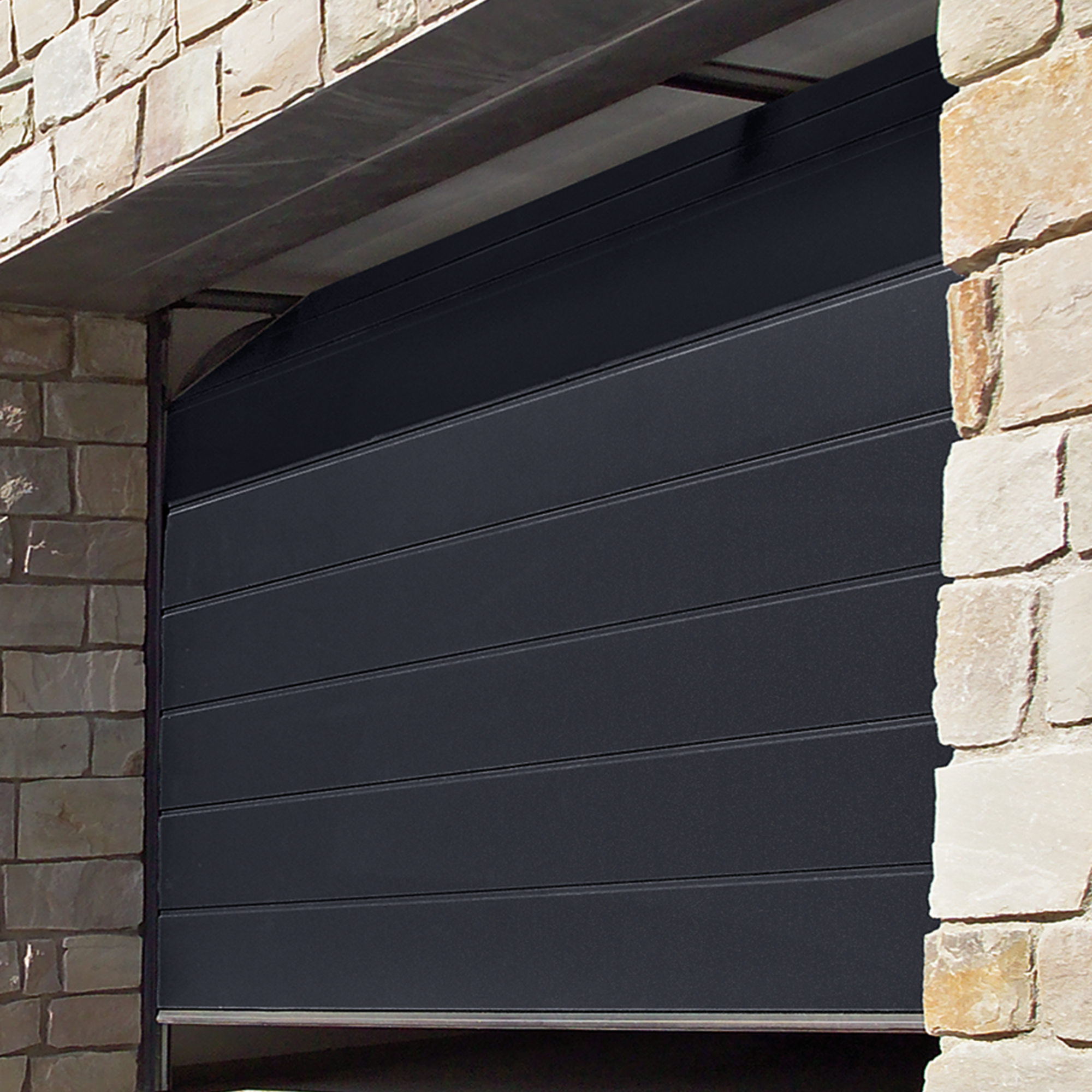 Brama segmentowa antracytowa Isomatic.