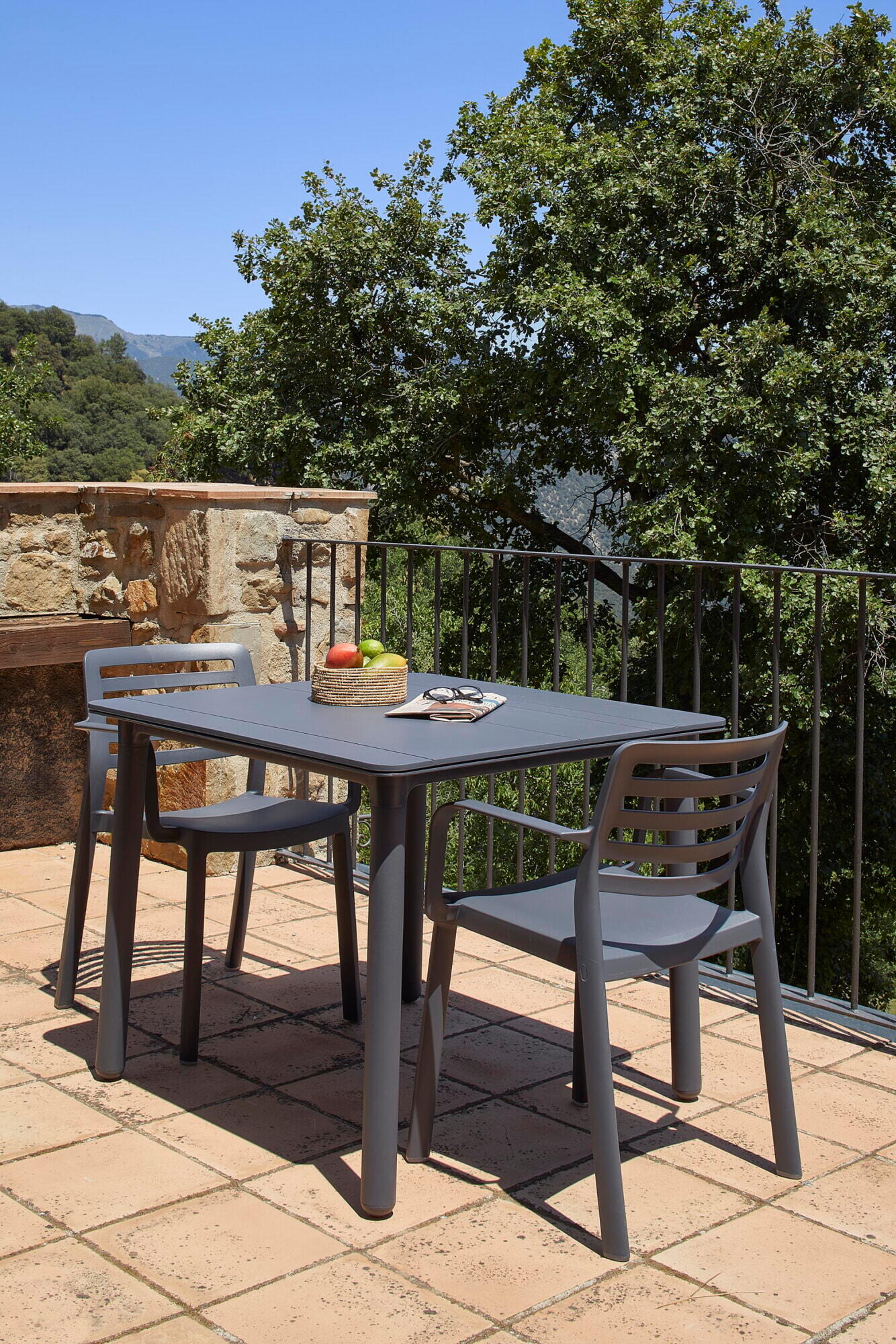 Mesa de jardín de comedor de polipropileno Noa blanco de 90x74x90 cm - 10