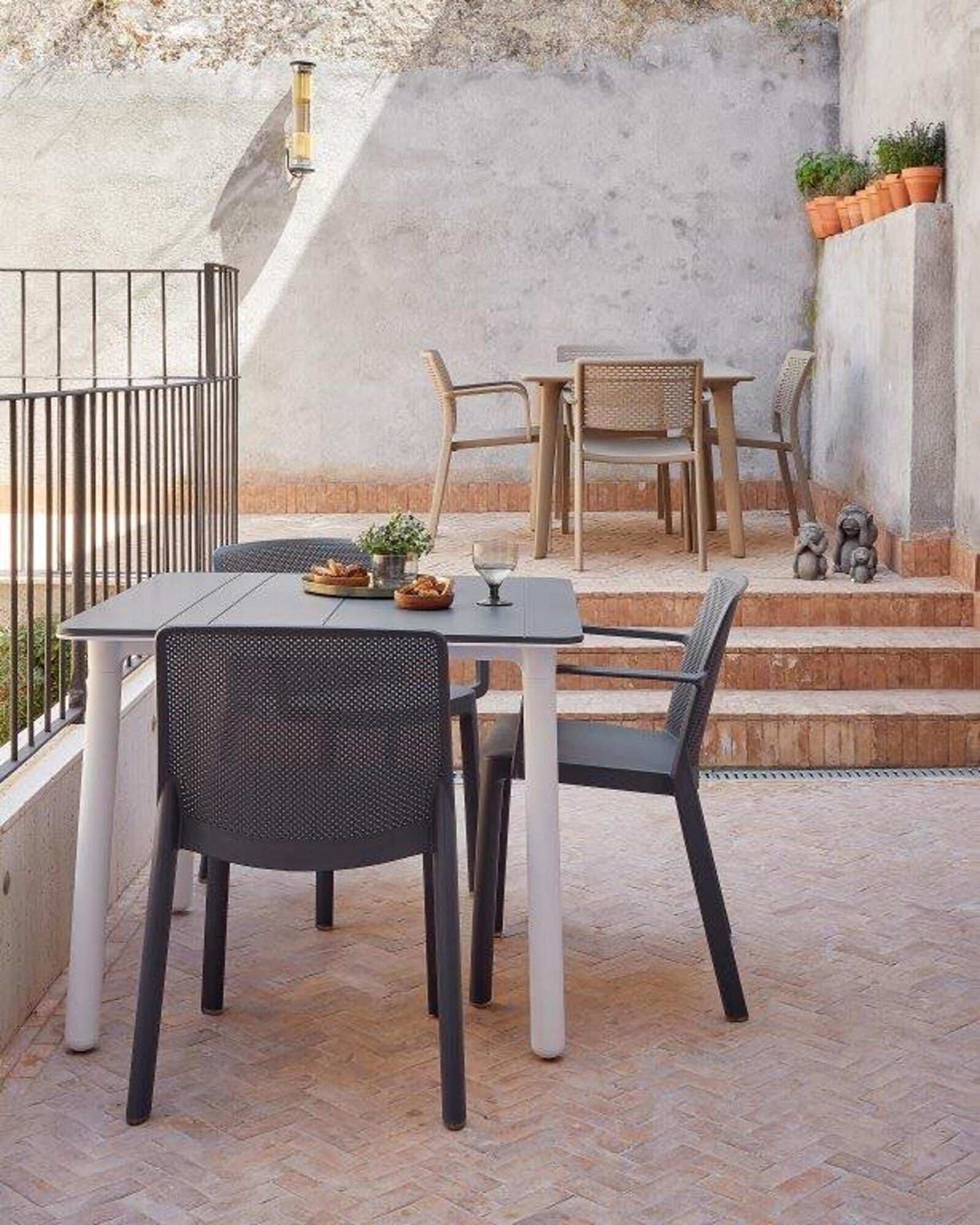 Mesa de jardín de comedor de polipropileno Noa blanco de 90x74x90 cm - 9