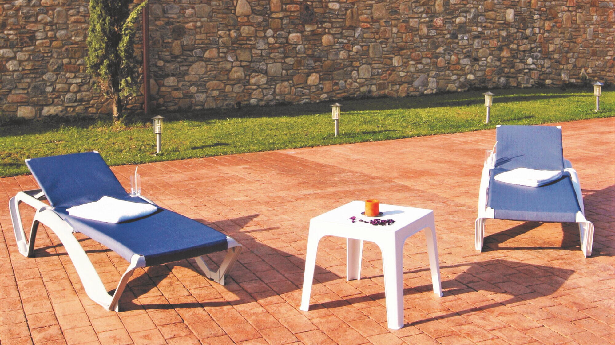 Tumbona de jardín acqua de resina inyectada blanco, azul 73x35x190 cm