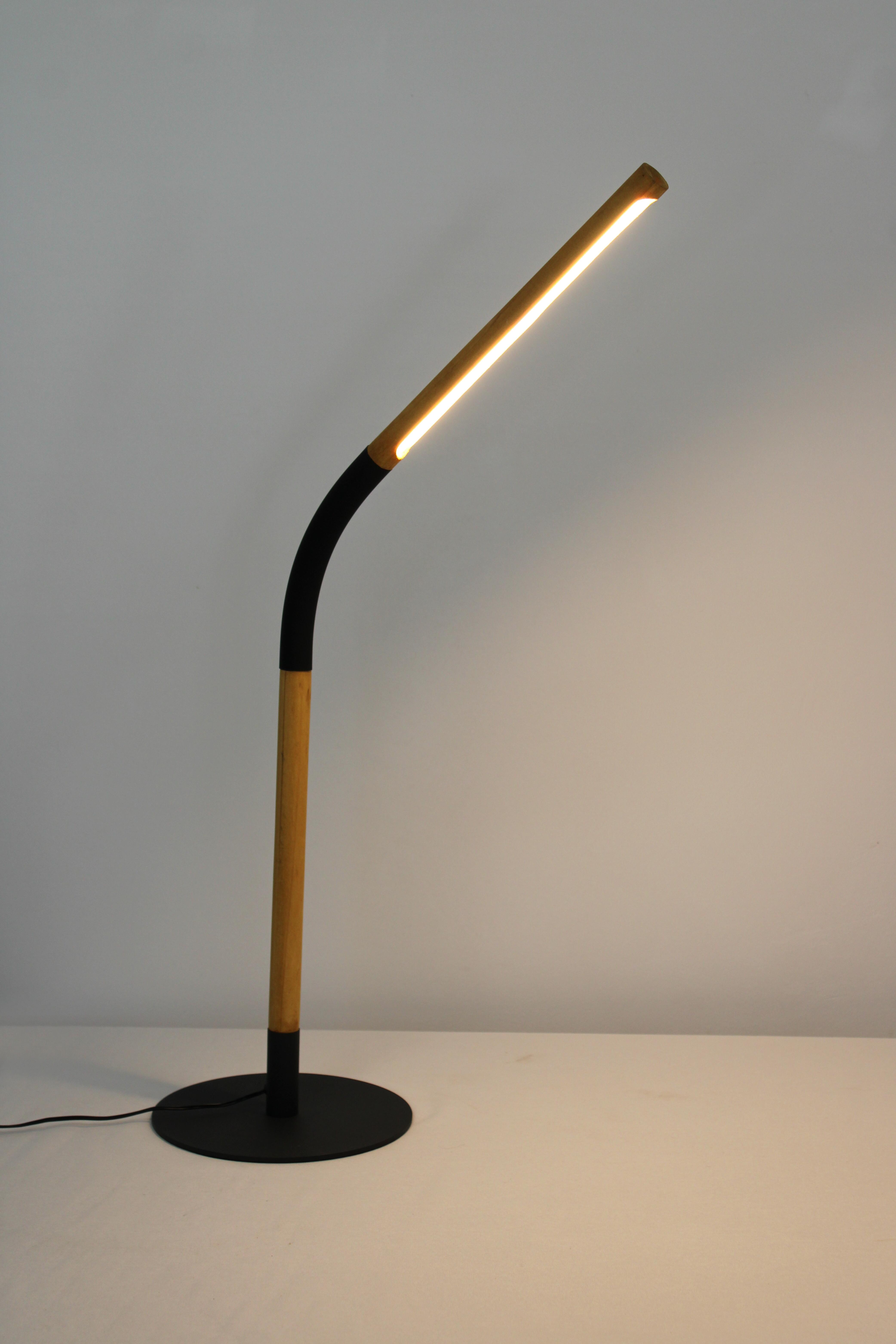 Flexo para escritorio LED Tatanka SEYNAVE con estructura de hierro negro luz cálida 3000K alimentación a red - 2