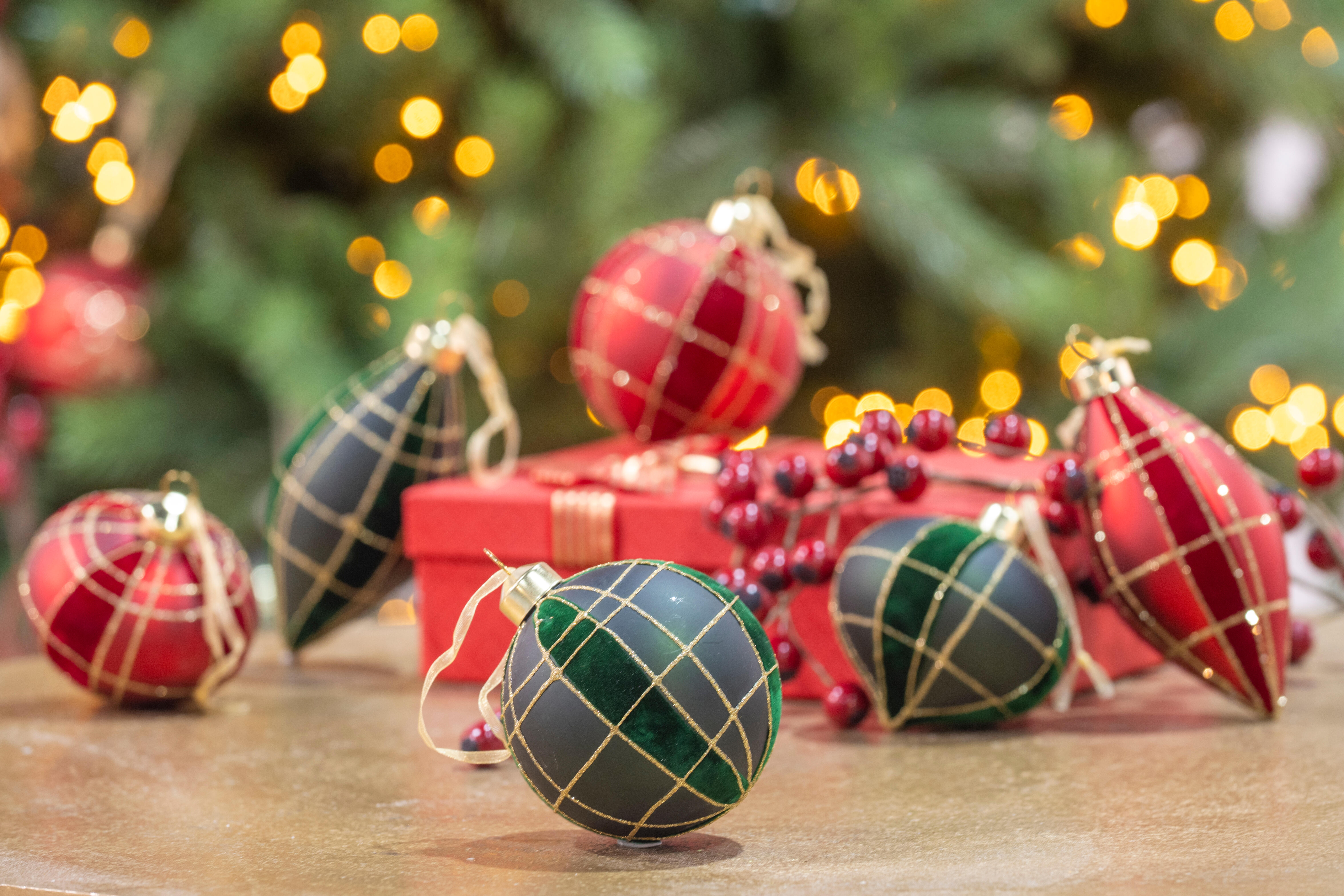 Bola de cristal terciopelo rojo verde 8 cm - 3