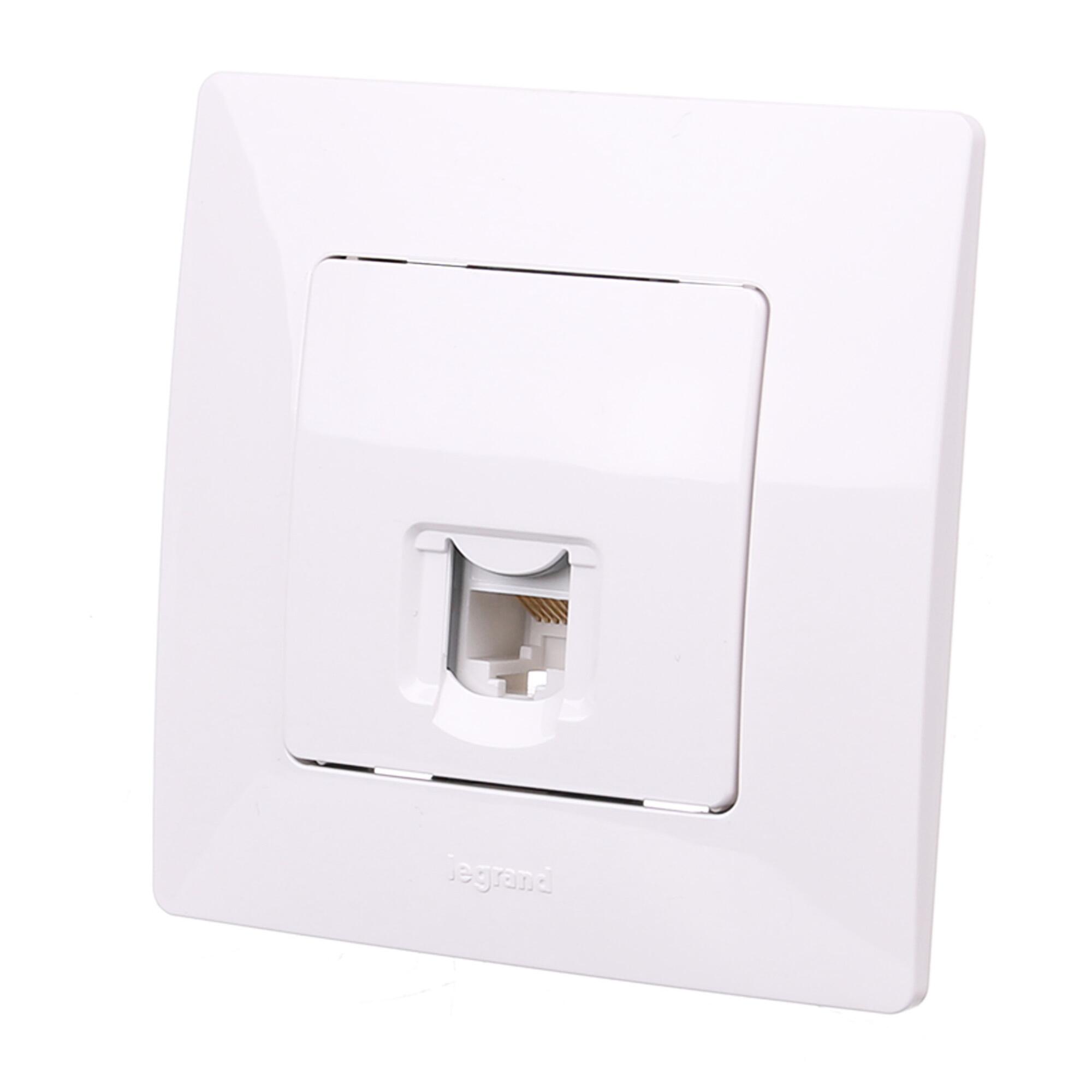 Priza date (RJ45) Legrand Niloe, clasica, IP20, alba | Leroy Merlin