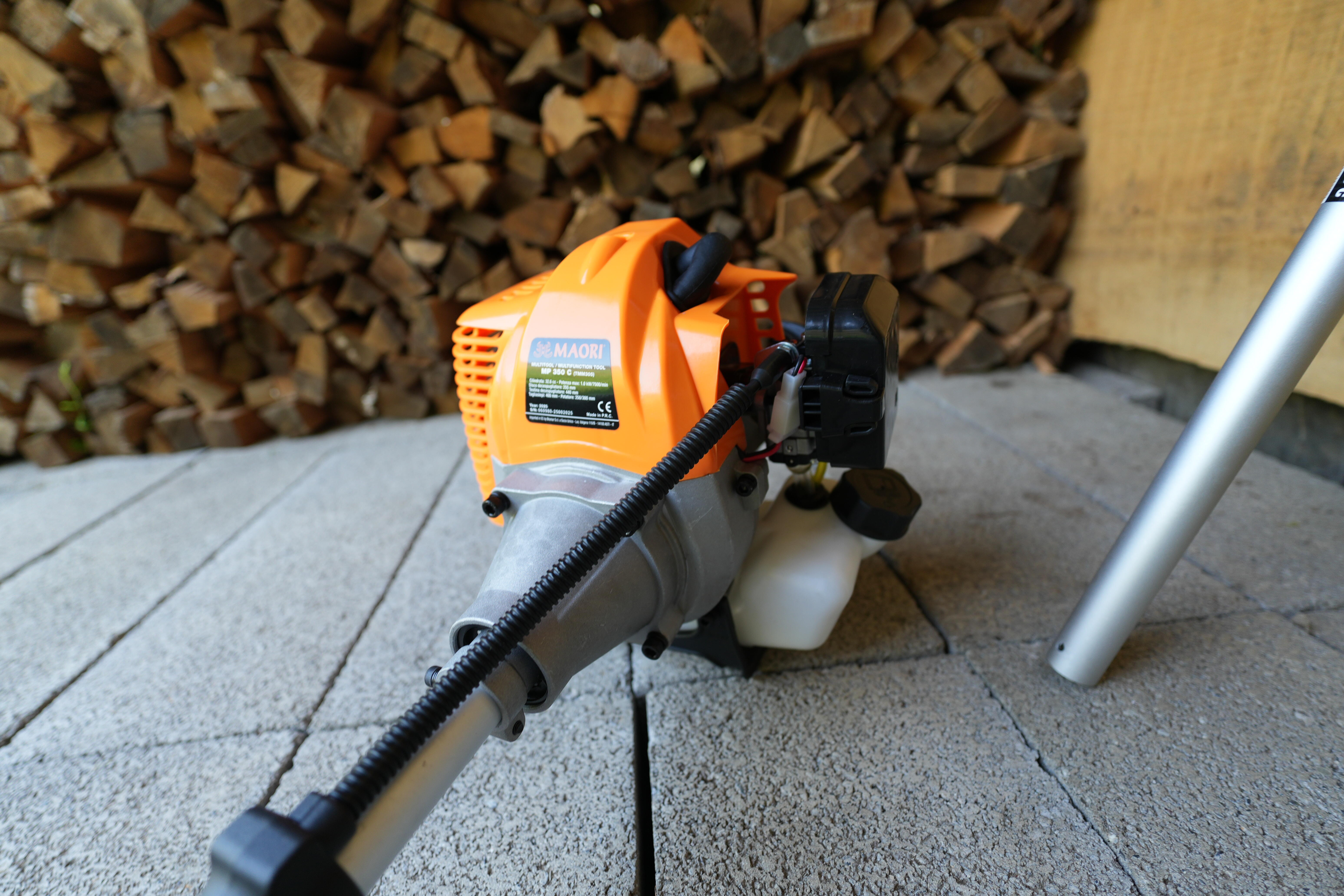 Decespugliatore a scoppio 2 tempi 33 cm³ Multitool maori impugnatura a d con testa in nylon 2 fili - 16