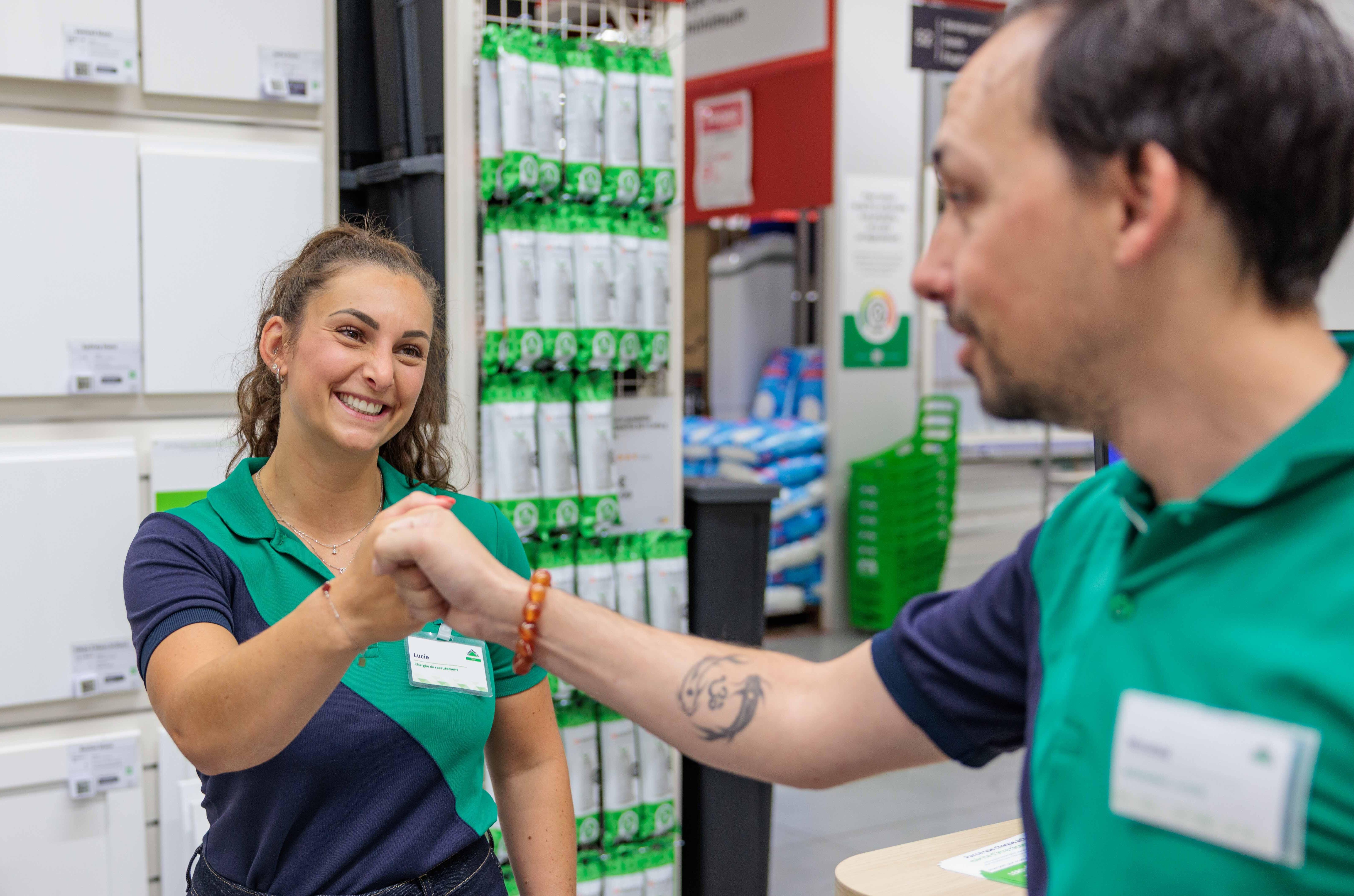 collaborateurs qui font un "check"