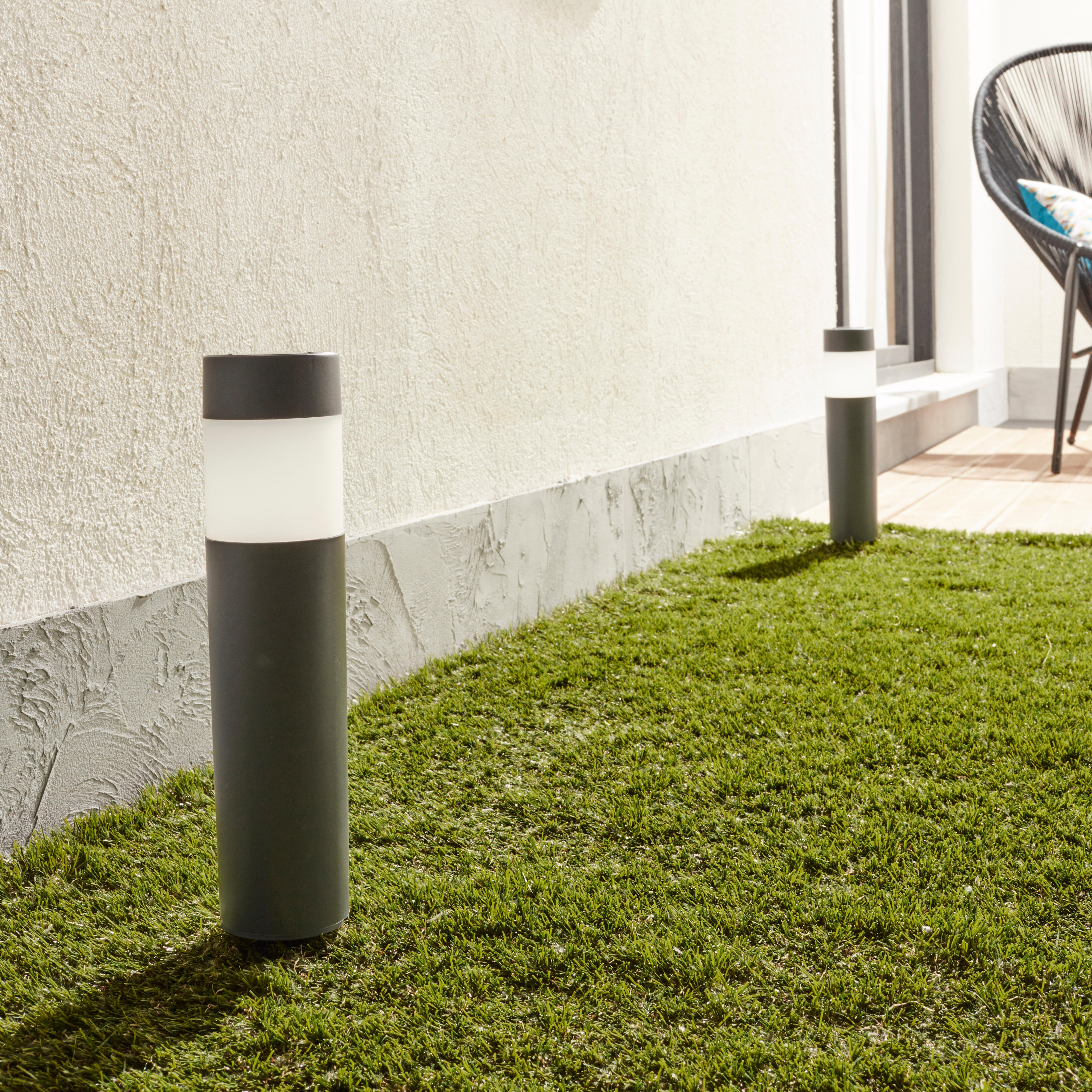 Lot 2 balises solaires à piquer H.39 cm blanc neutre 2 Lumen noir Praia INSPIRE - 3