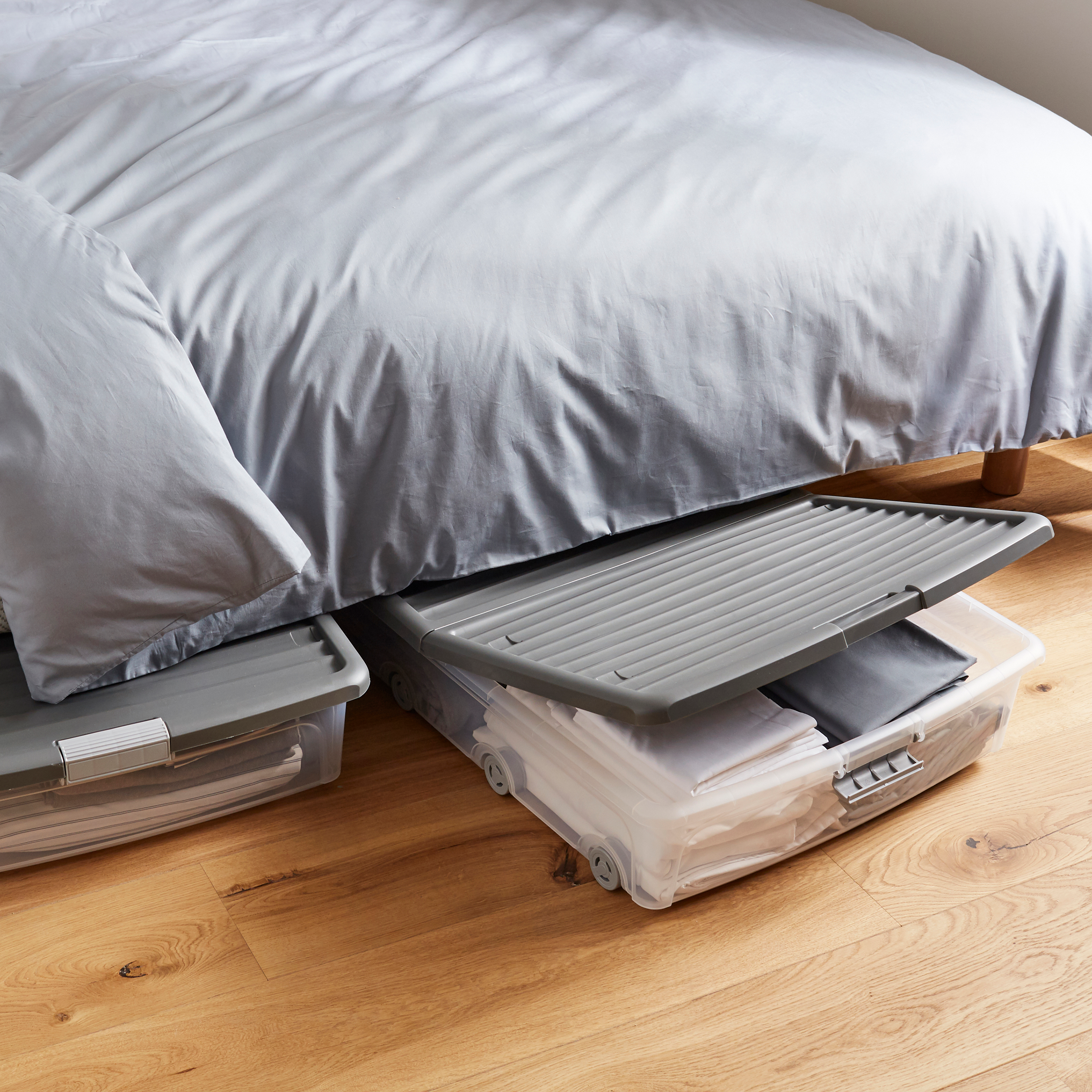 Caixa de arrumação por baixo da cama 55L cinzento - 15