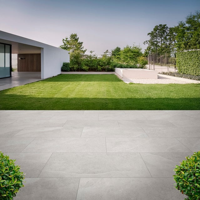 Piastrella da pavimento esterno in gres porcellanato 61.3 x 30.5 cm non rettificato grigio Arcadia R10 traffico intenso (pei 4/5) Sp. 7.4 mm 1.50 mq