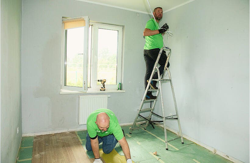 zdjęcie wolontariuszy podczas remontu