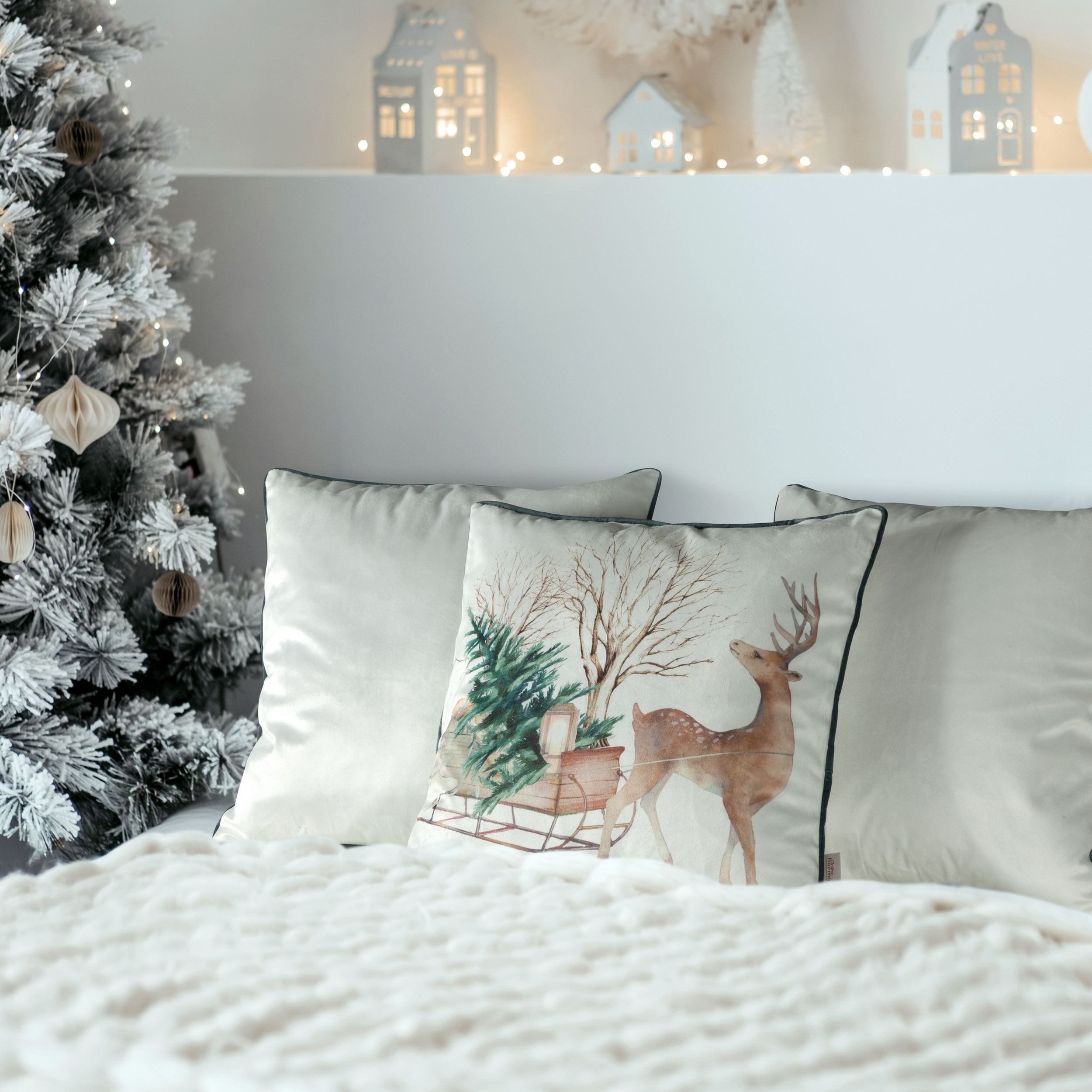 Poszewka na poduszkę świąteczna Sanie brązowo-zielona 45 x 45 cm - 2