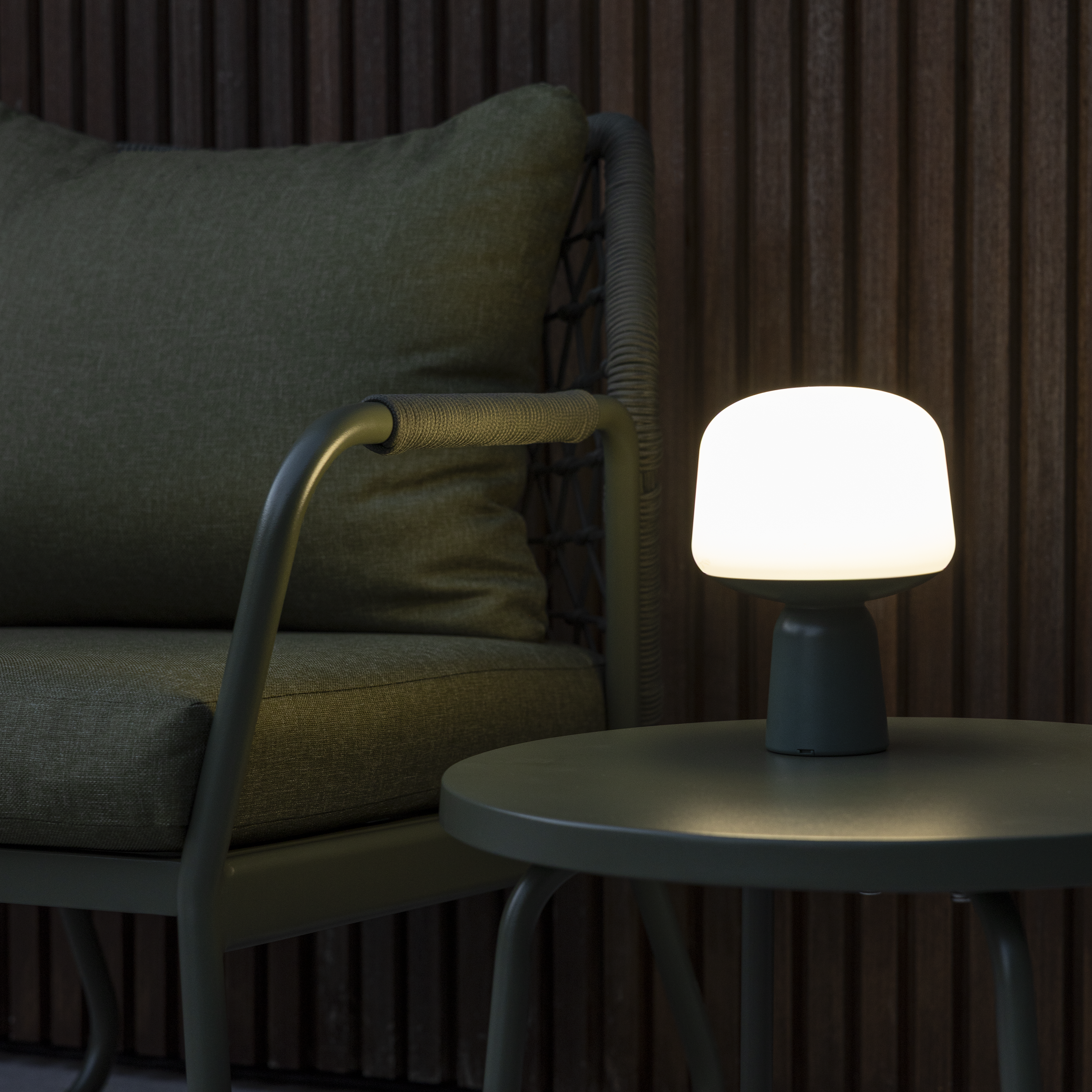 Lampe de table extérieur rechargeable USB, 500 Lumens, vert kaki Luno INSPIRE - 2