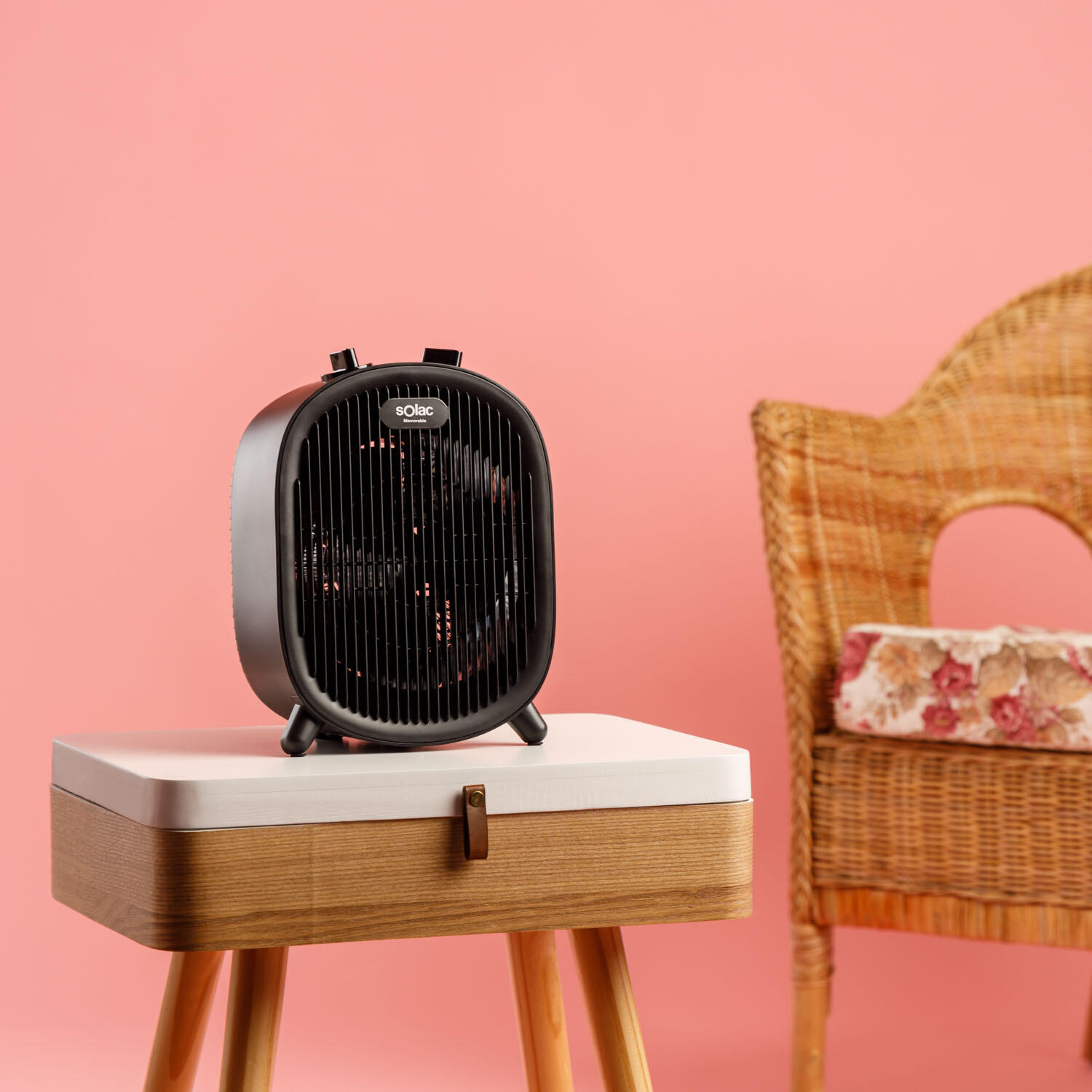 Calefactor eléctrico Solac TV8436 de 2000W de potencia en color negro
 - 2