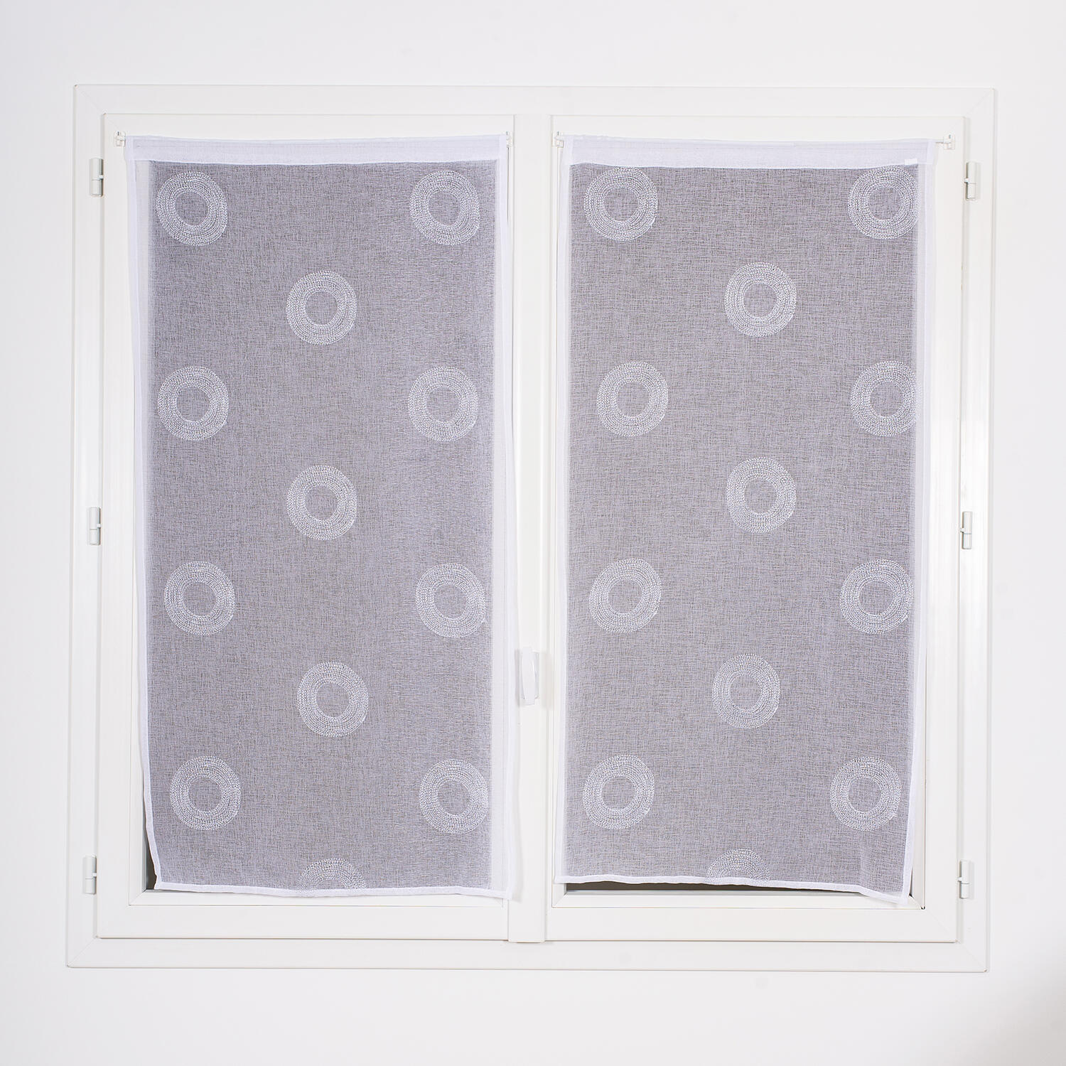 2 visillos tendina pasabarras cosmo poliéster liso blanco de 60x120cm. incluye cinta termoadhesiva