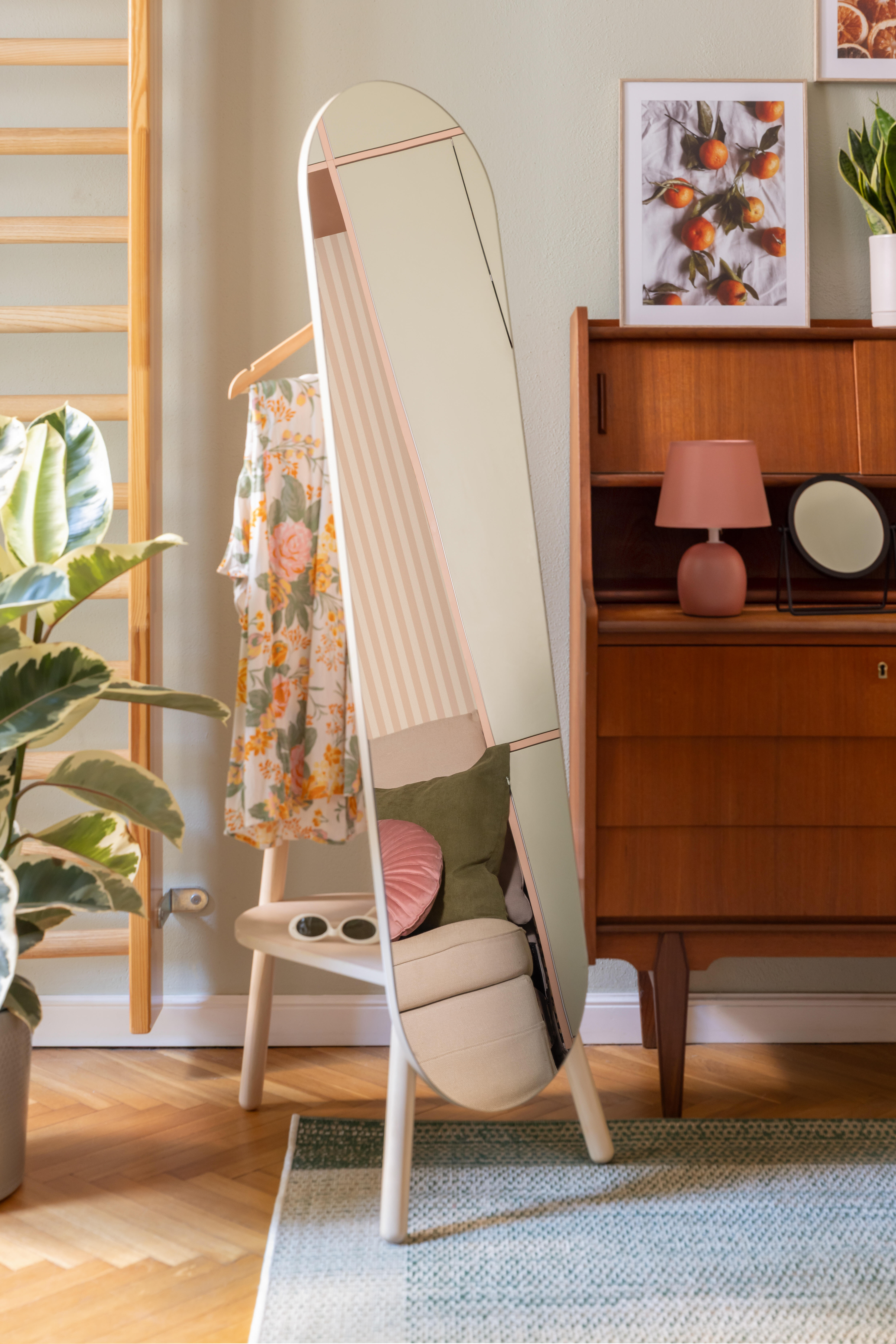 Poduszka okrągła welurowa Tony Bistro różowa śr. 40 cm Inspire - 4