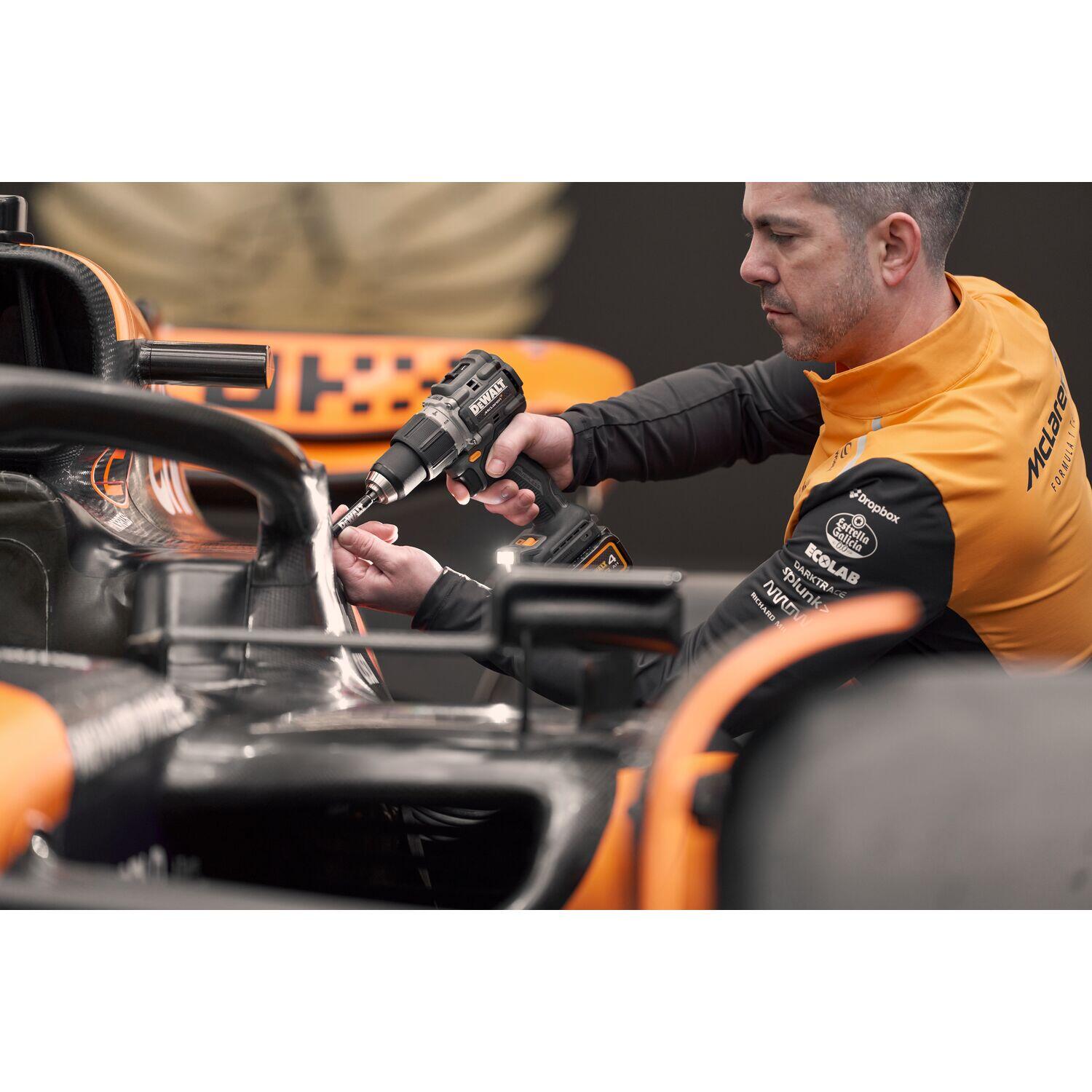 Taladro percutor a batería DEWALT 18V Brushless - 2 baterias Li-Ion 4Ah y maletín TSTAK - DCD85MM2T-QW - 4