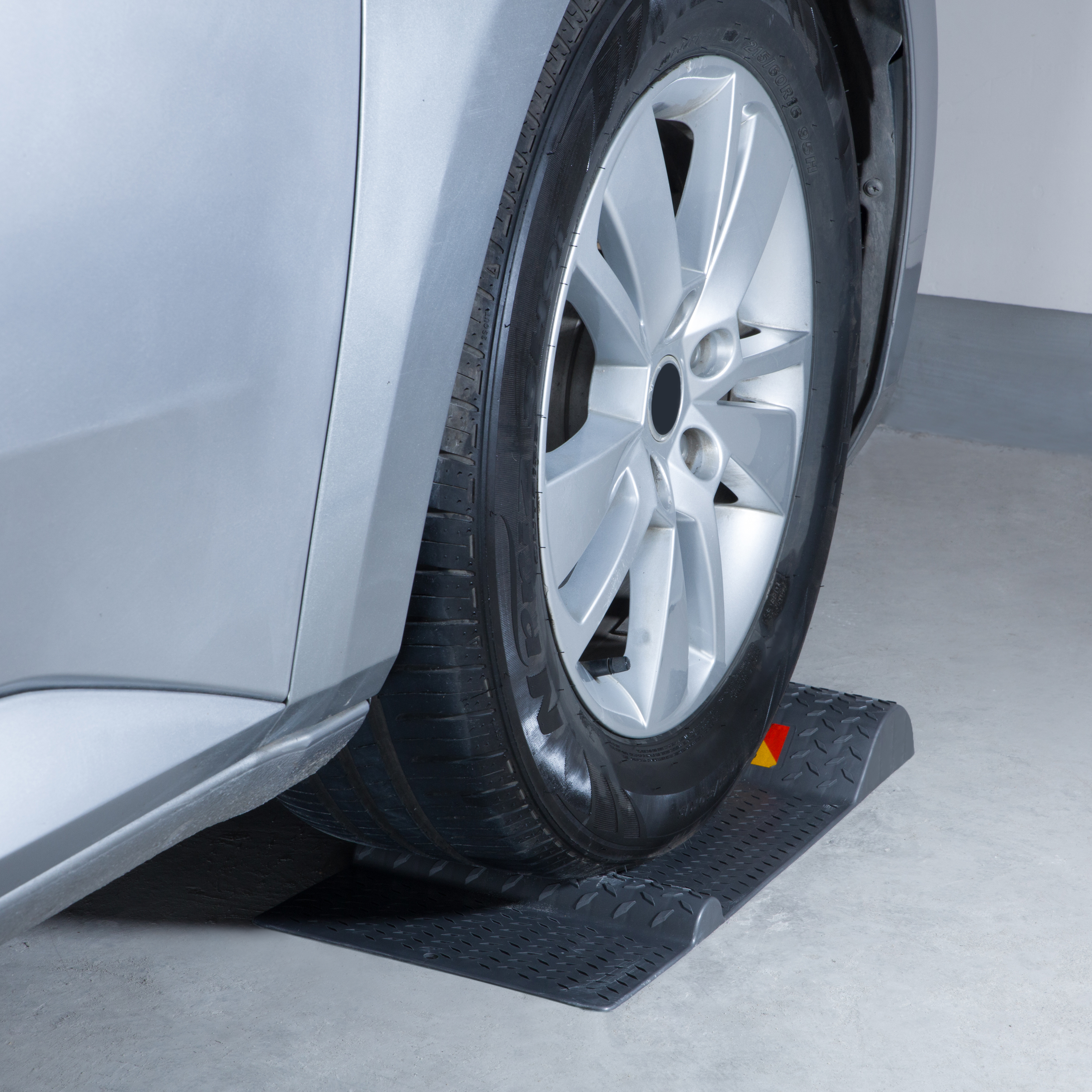 2 Cales Pour Roues De Voiture | Bloc Antidérapant En Plastique ABS | Stabilise Véhicule En Pente Ou Lors De La Réparation | Taille 15,5x9x9,8cm - 5