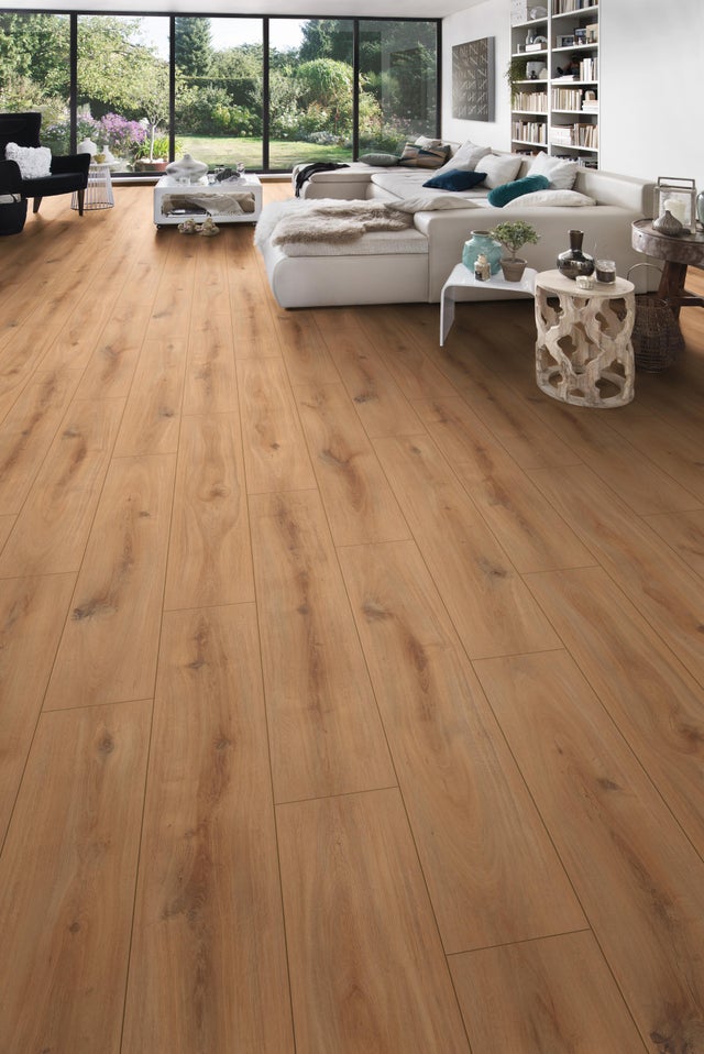 Sol stratifé chêne naturel Golden Aqua MOD 008 AC5 Ep. 8 mm L. 128,8 x l.19,5 cm résistant à l'eau -KRONOSPAN 