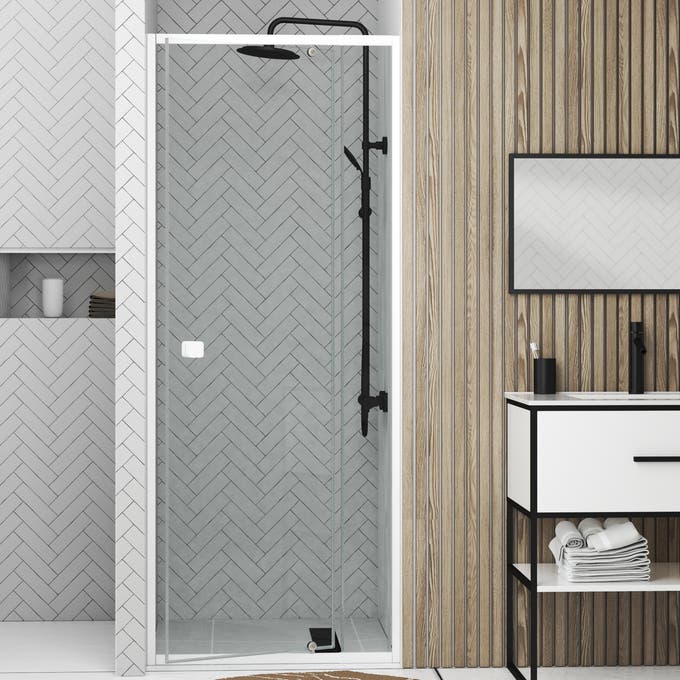 decorar el baño con una mampara blanca