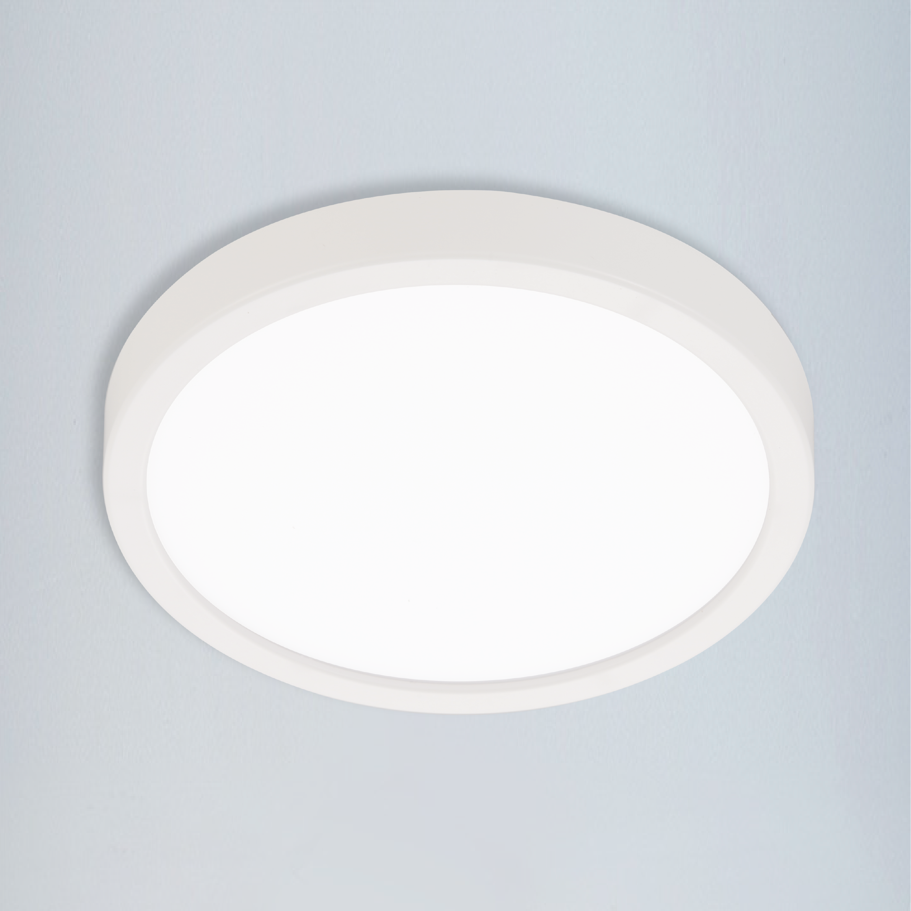 Oprawa sufitowa plafoniera 22.8 cm 1800 lumenów IP44