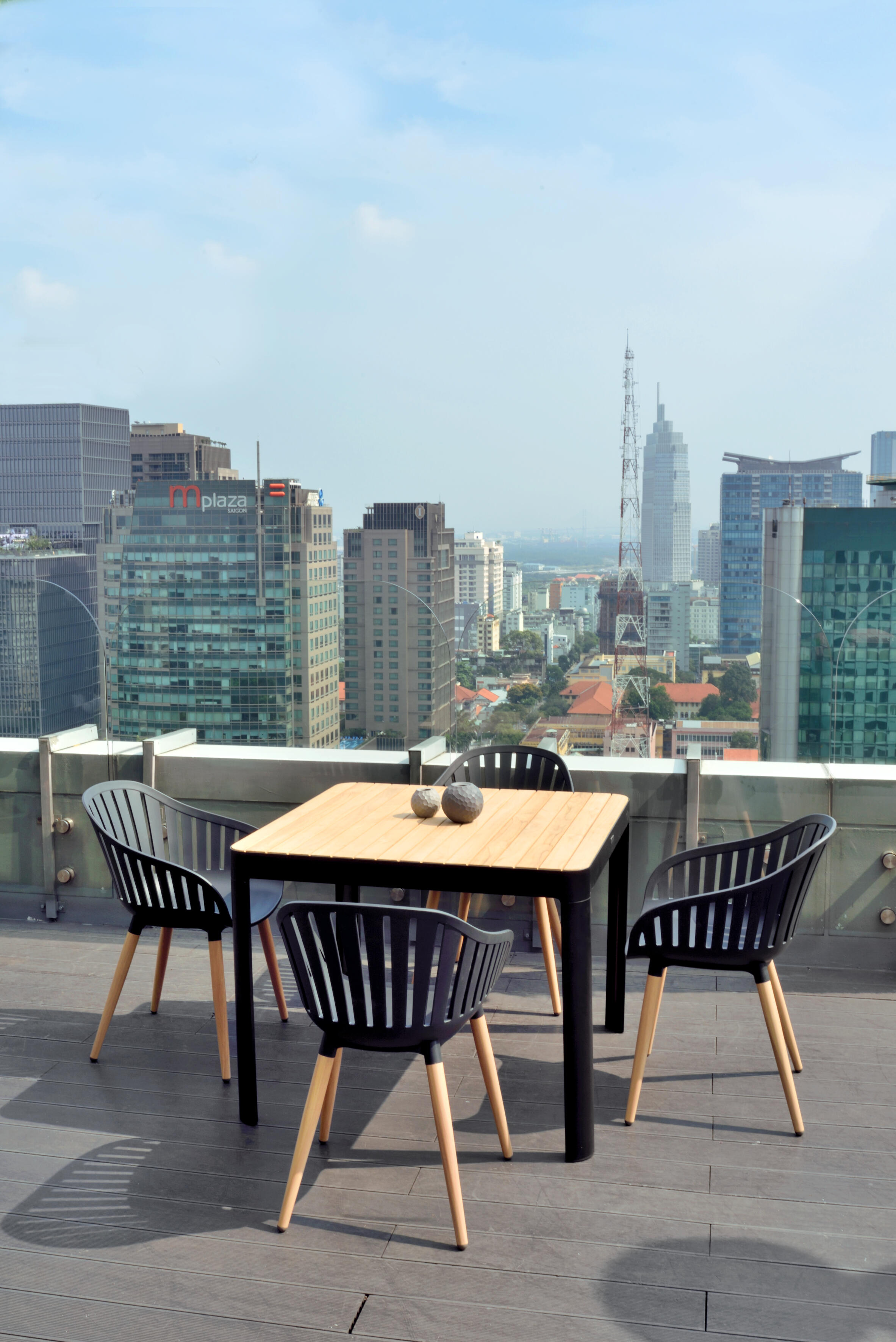 Conjunto de jardín portals en color negro de 4 plazas