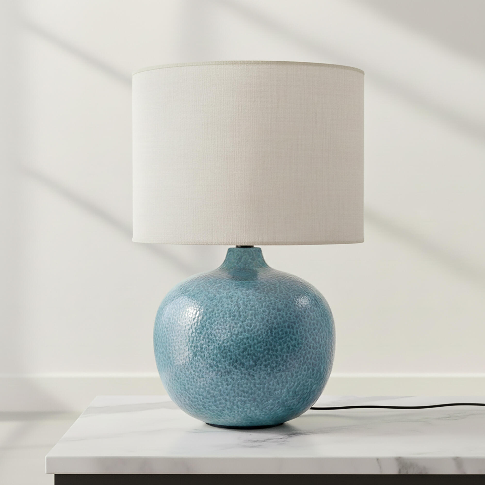 Lámpara de mesa compatible con casquillo E27 Gianira XTRELAMP con estructura cerámica azul pantalla blanca de lino alimentación a red - 3