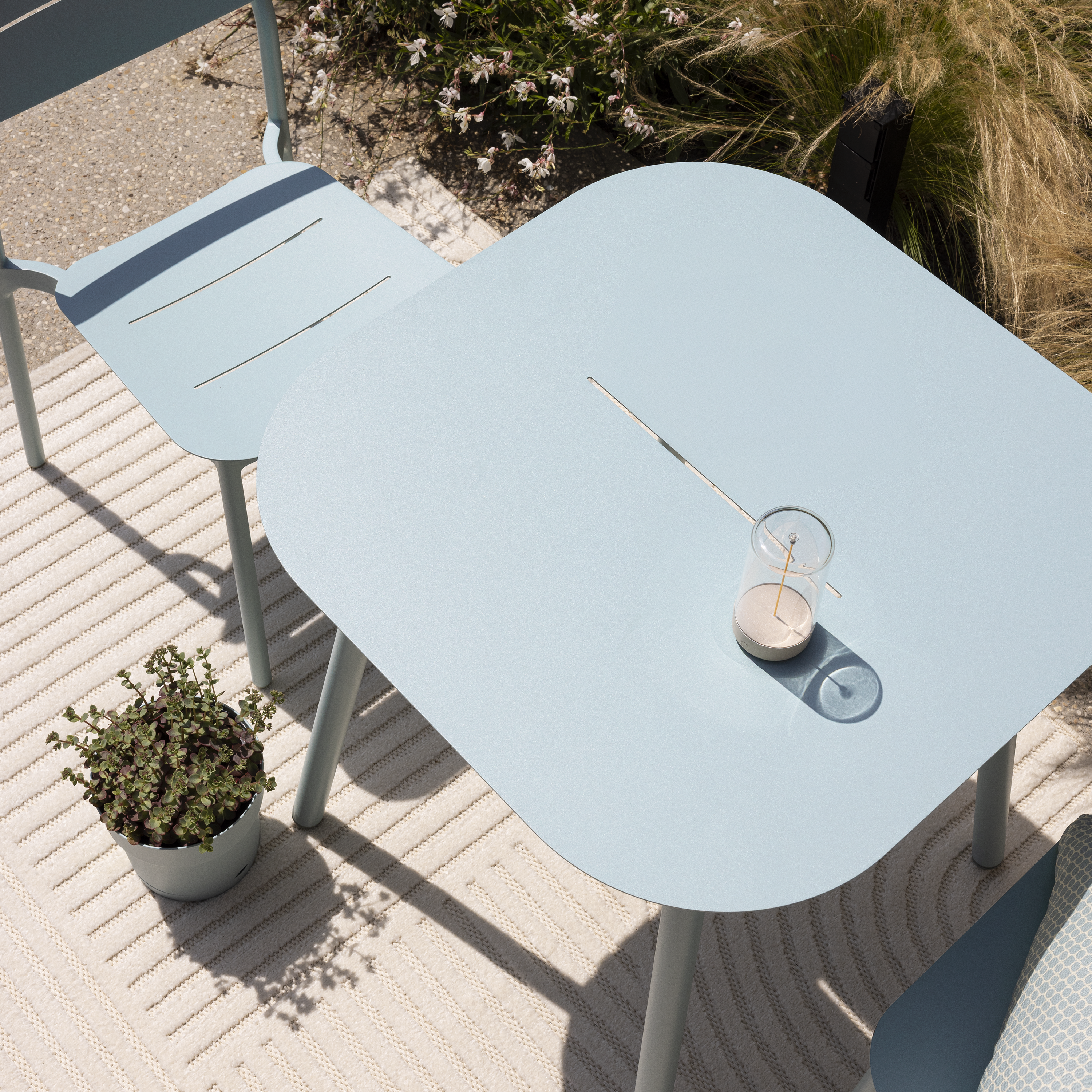 Table de jardin NATERIAL Anafi carrée aluminium bleu céladon, 2 personnes - 7